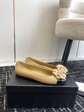 ua Ch*el ballet flats