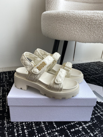 ua D*oract platform sandal