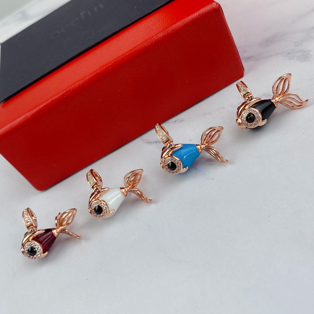 Qeelin Goldfish Pendant Necklace