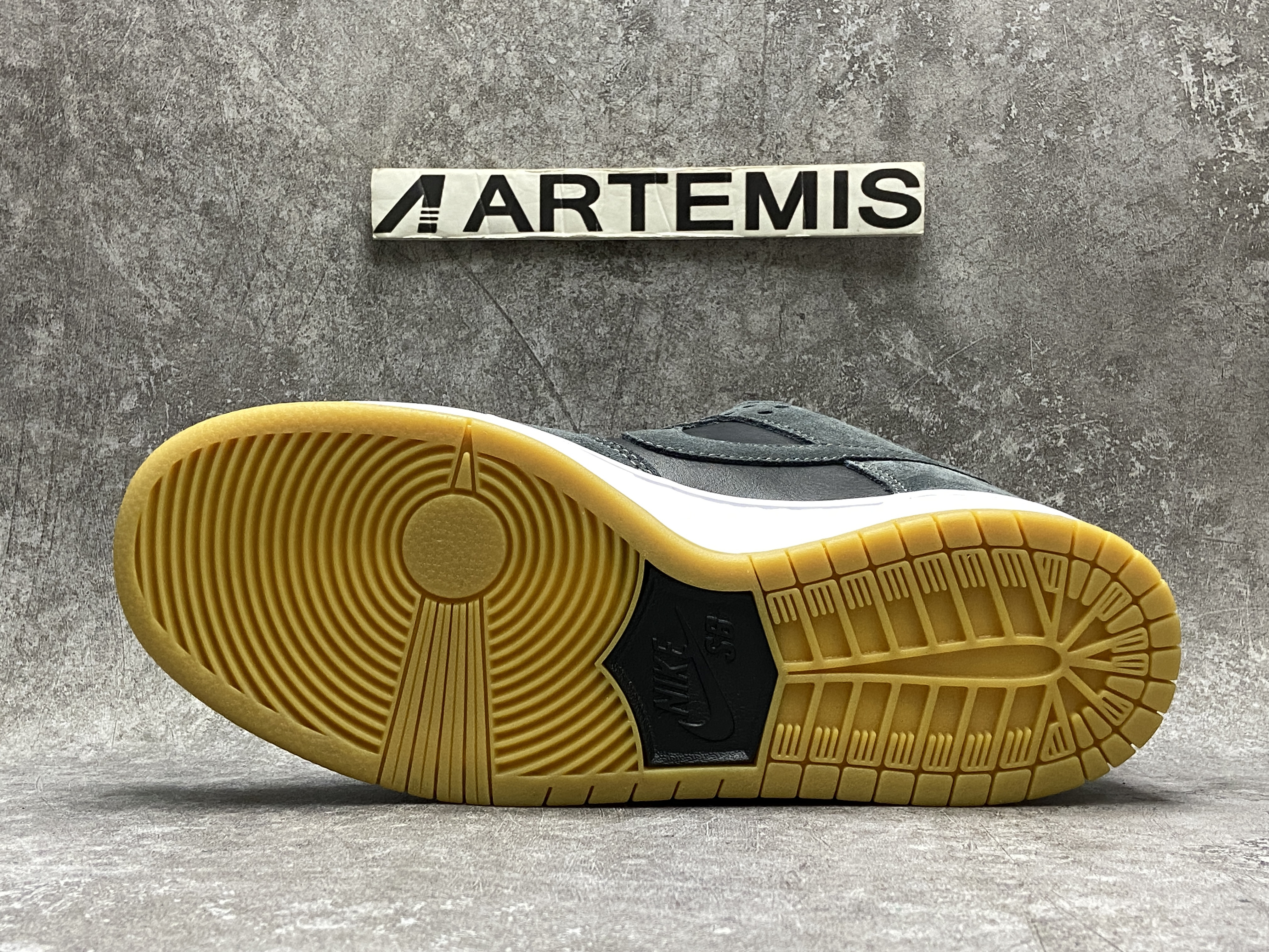 Nike SB Dunk Low Dark Grey Black Gum