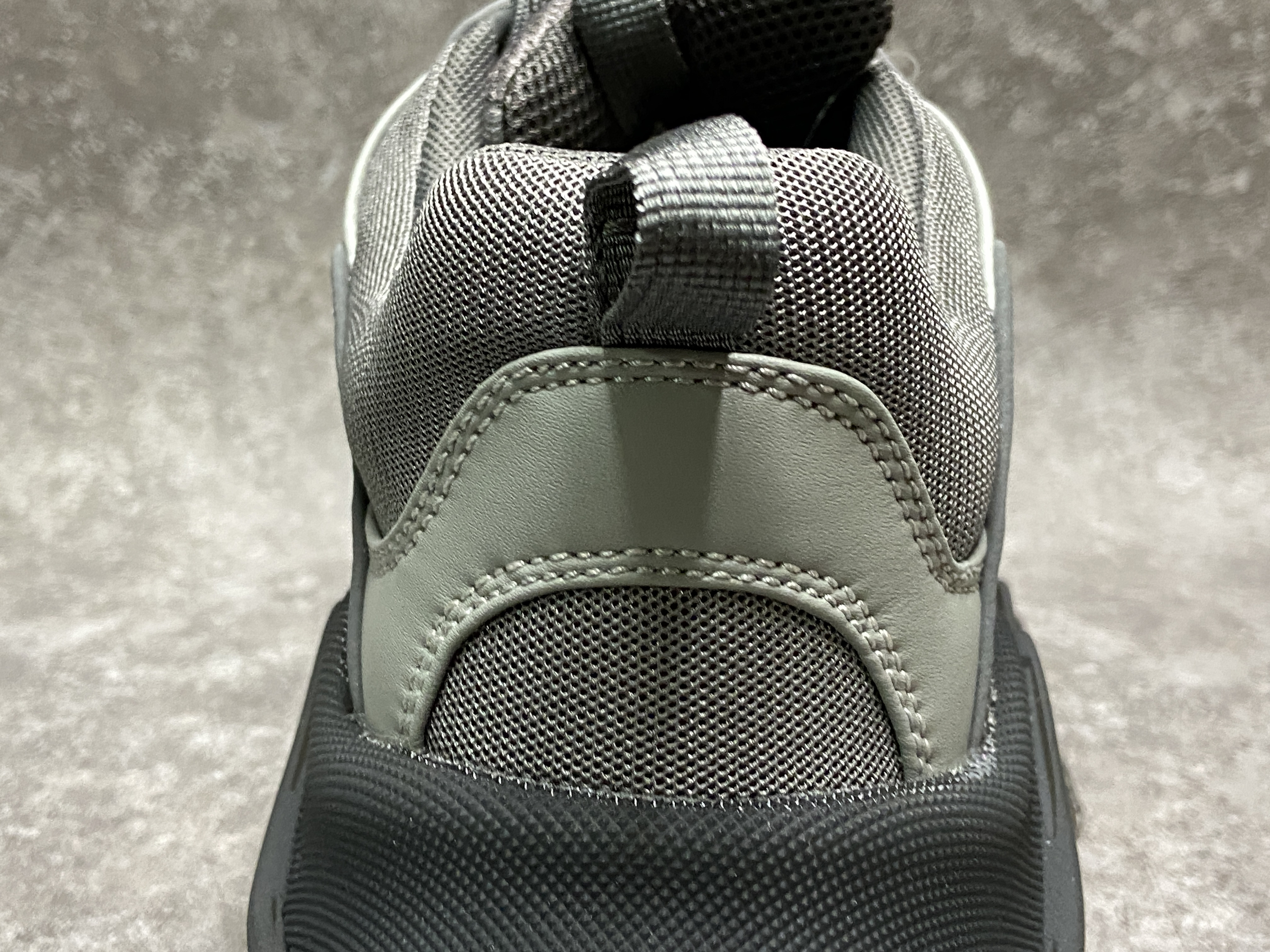 Balenciga Triple S Grey