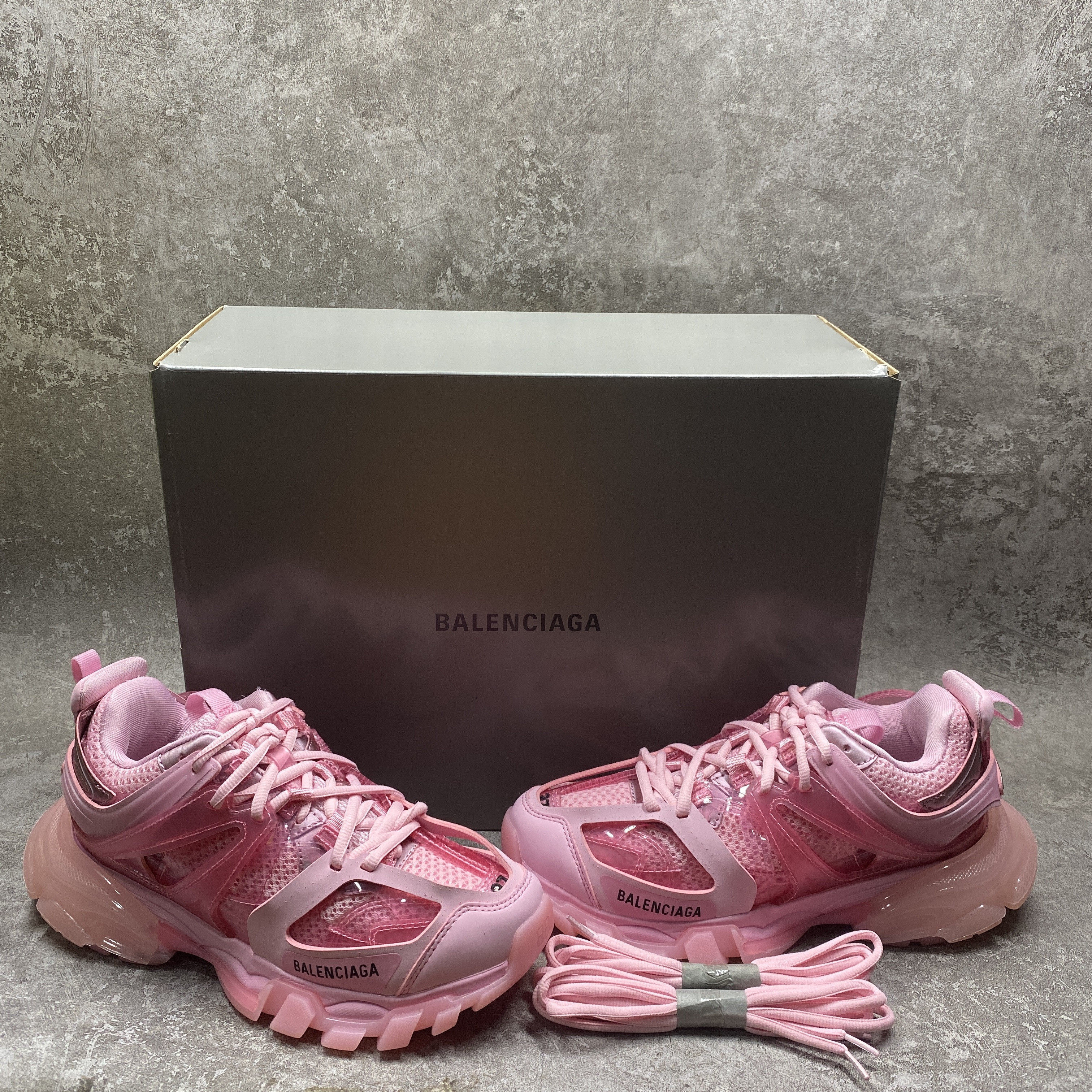 Balenciga Wmns Track Sneaker 