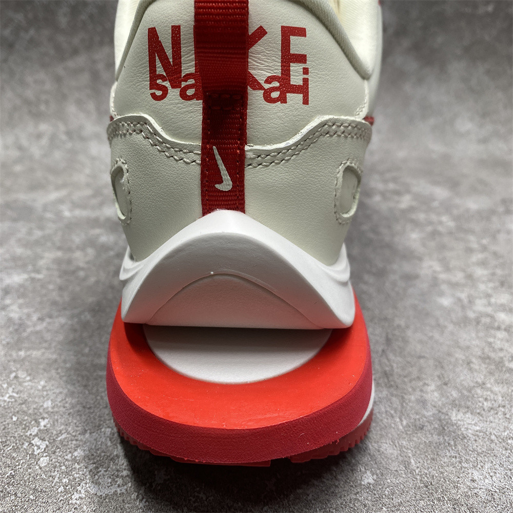 NIKE VAPORWAFFLE SACAI SAIL