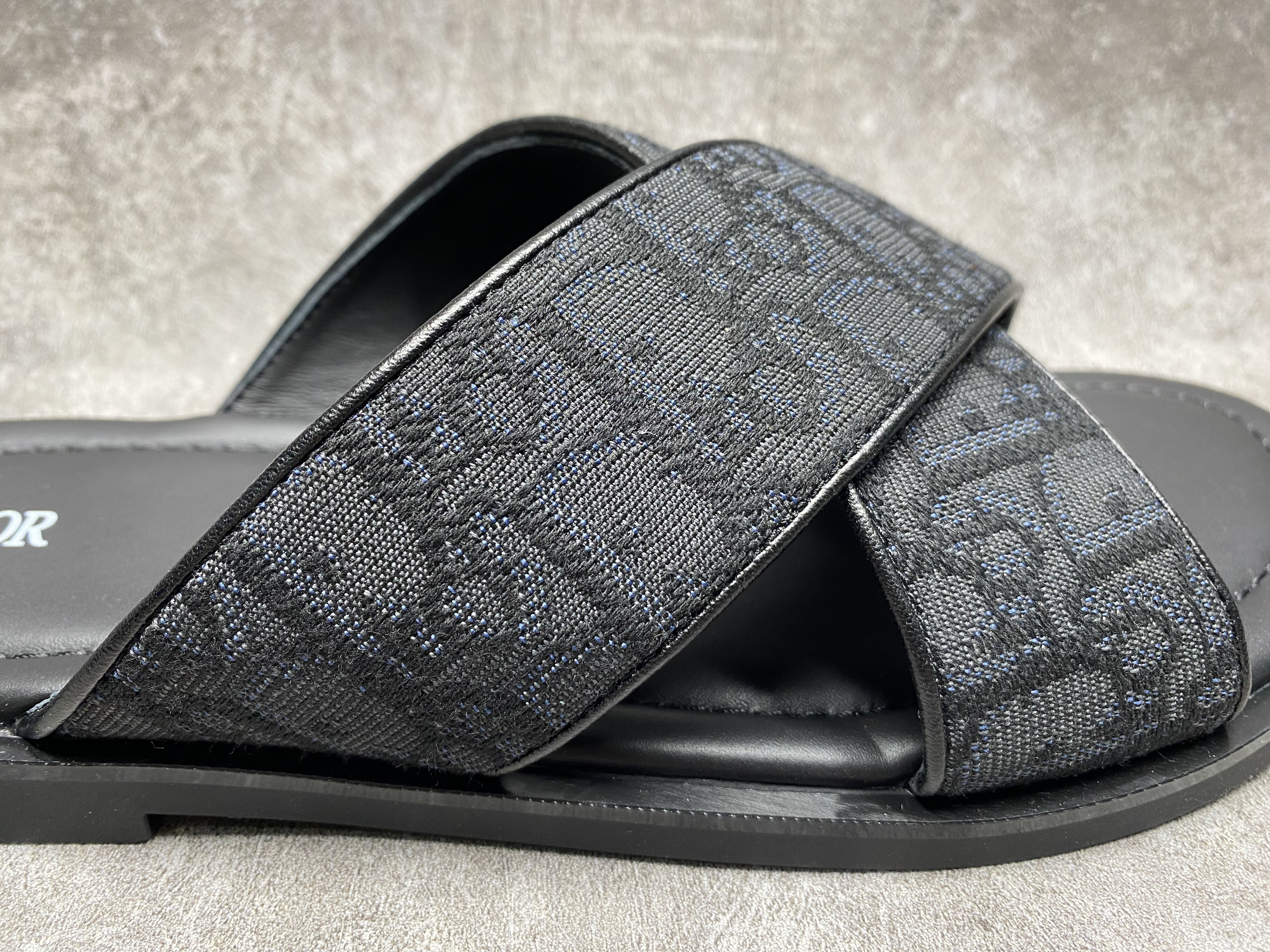 ua D*or alias sandal