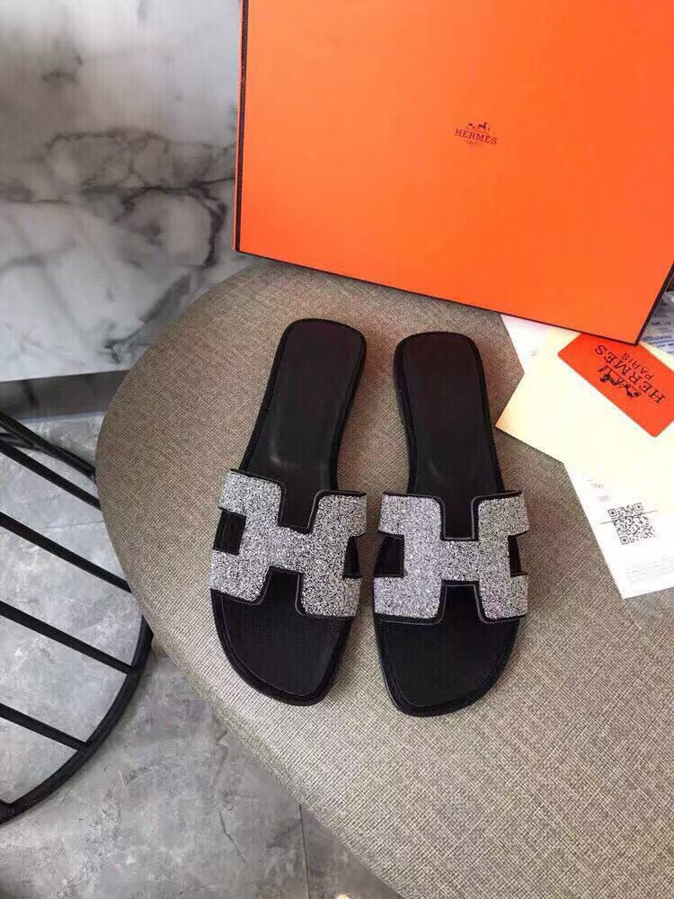 UA Hermès Oran sandal