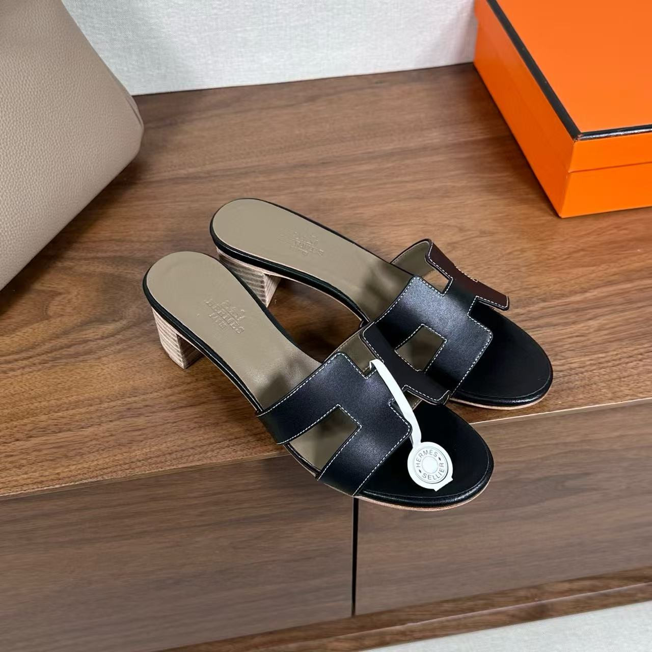 UA Hermès Oasis Sandal