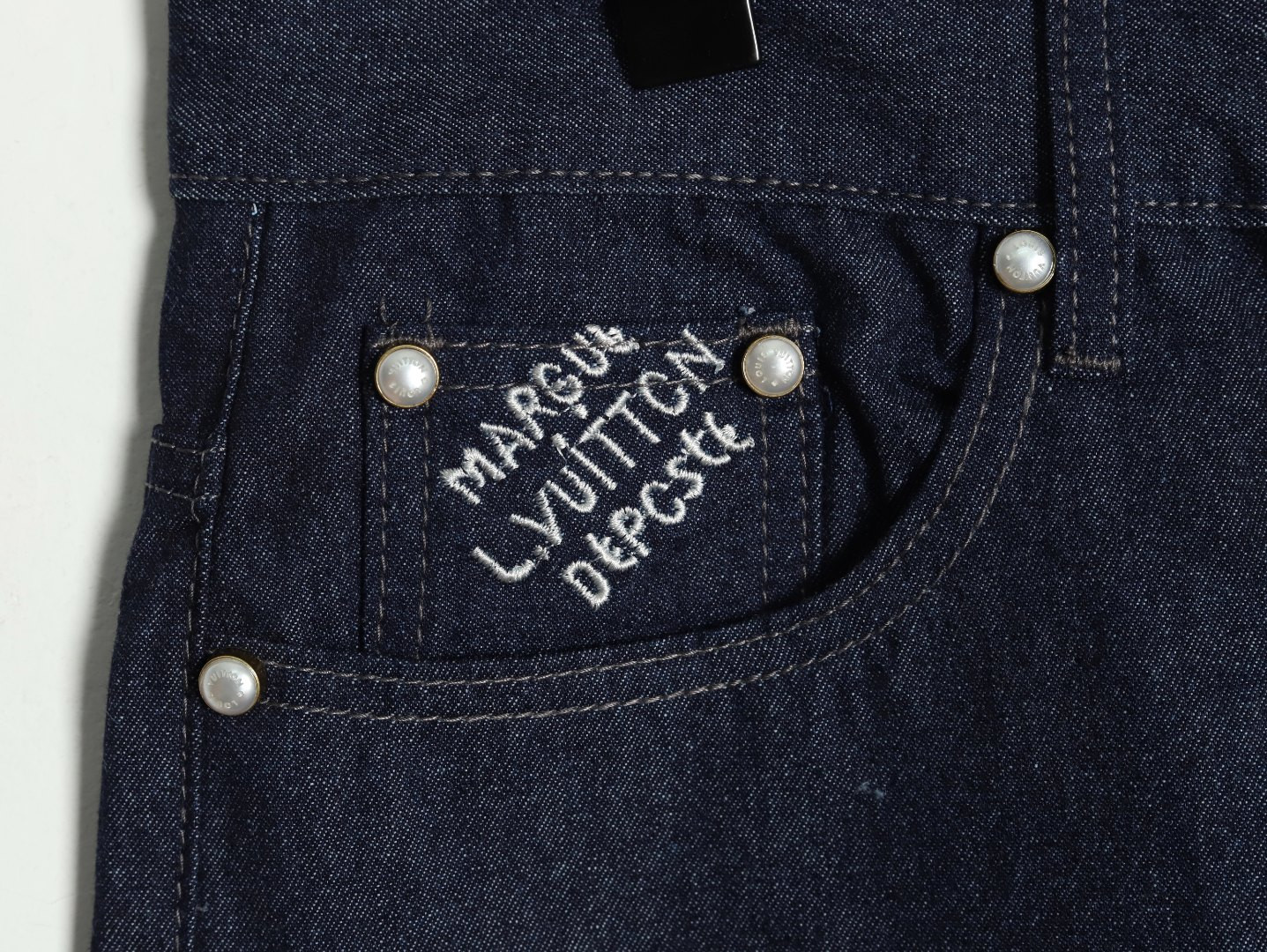 l0*is V*t0n lv shorts