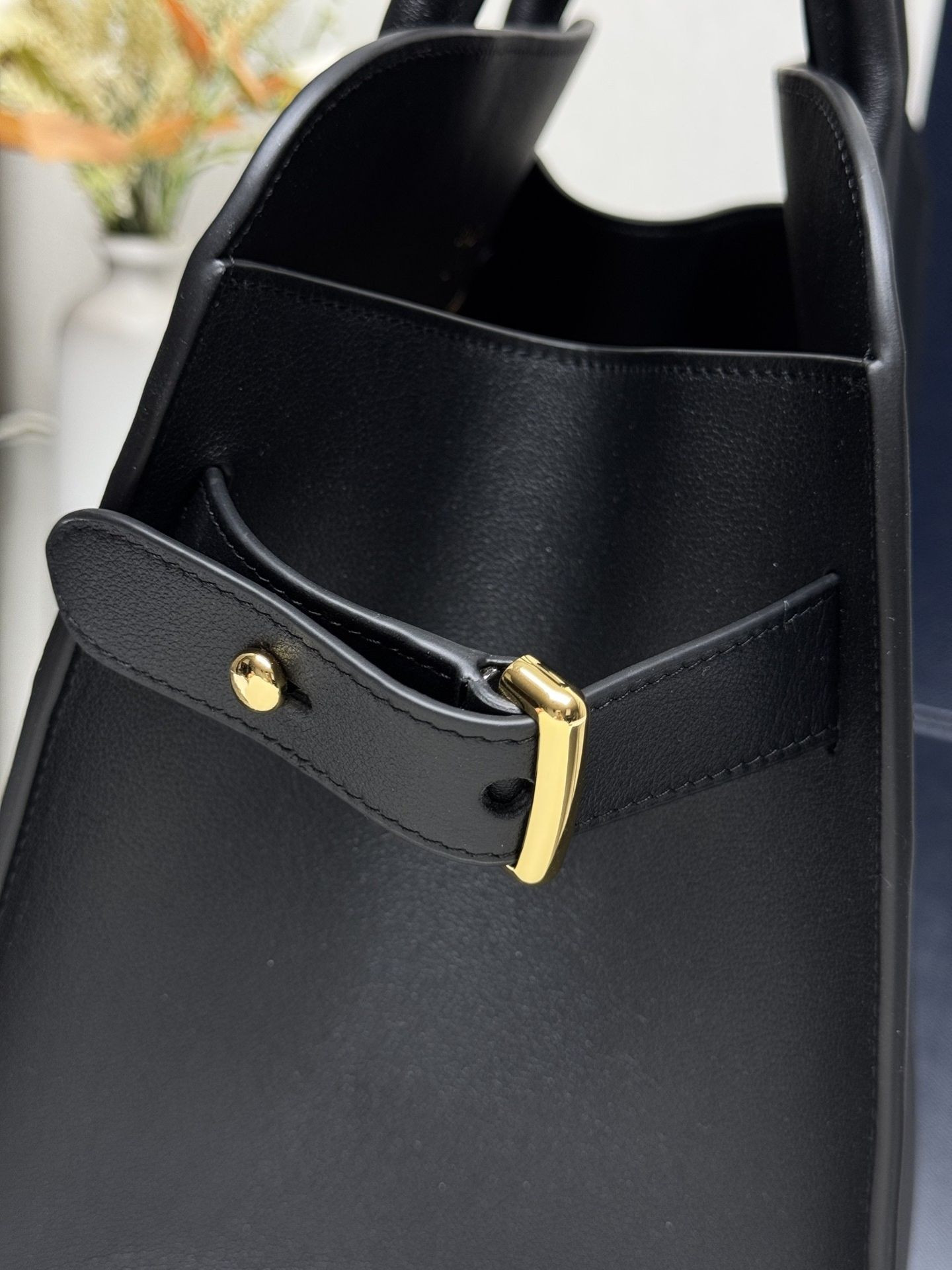 Pra*a medium leather tote bag without box 32x23.5x16cm