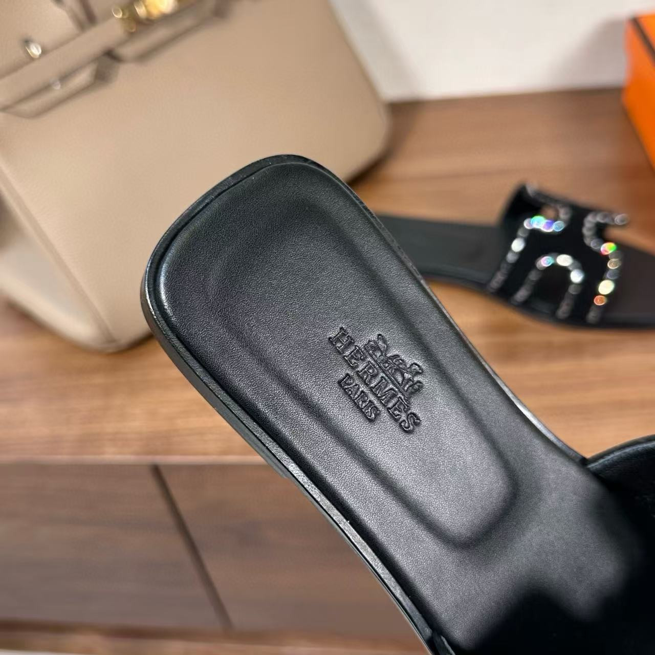 UA Hermès Oran sandal