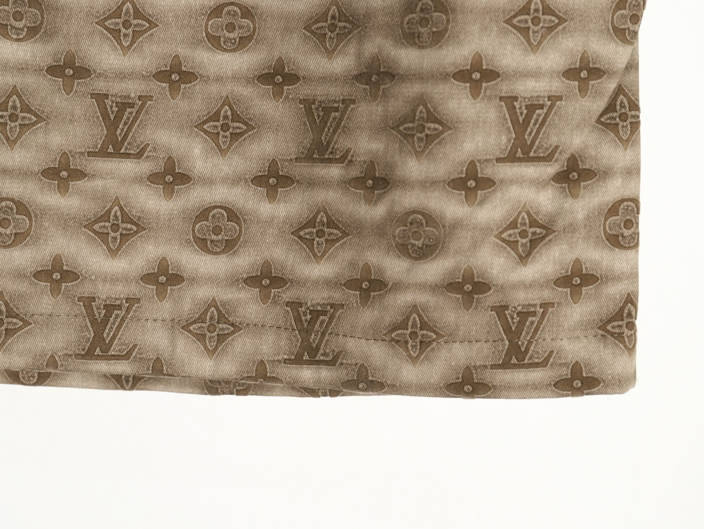 l0*is V*t0n lv shorts