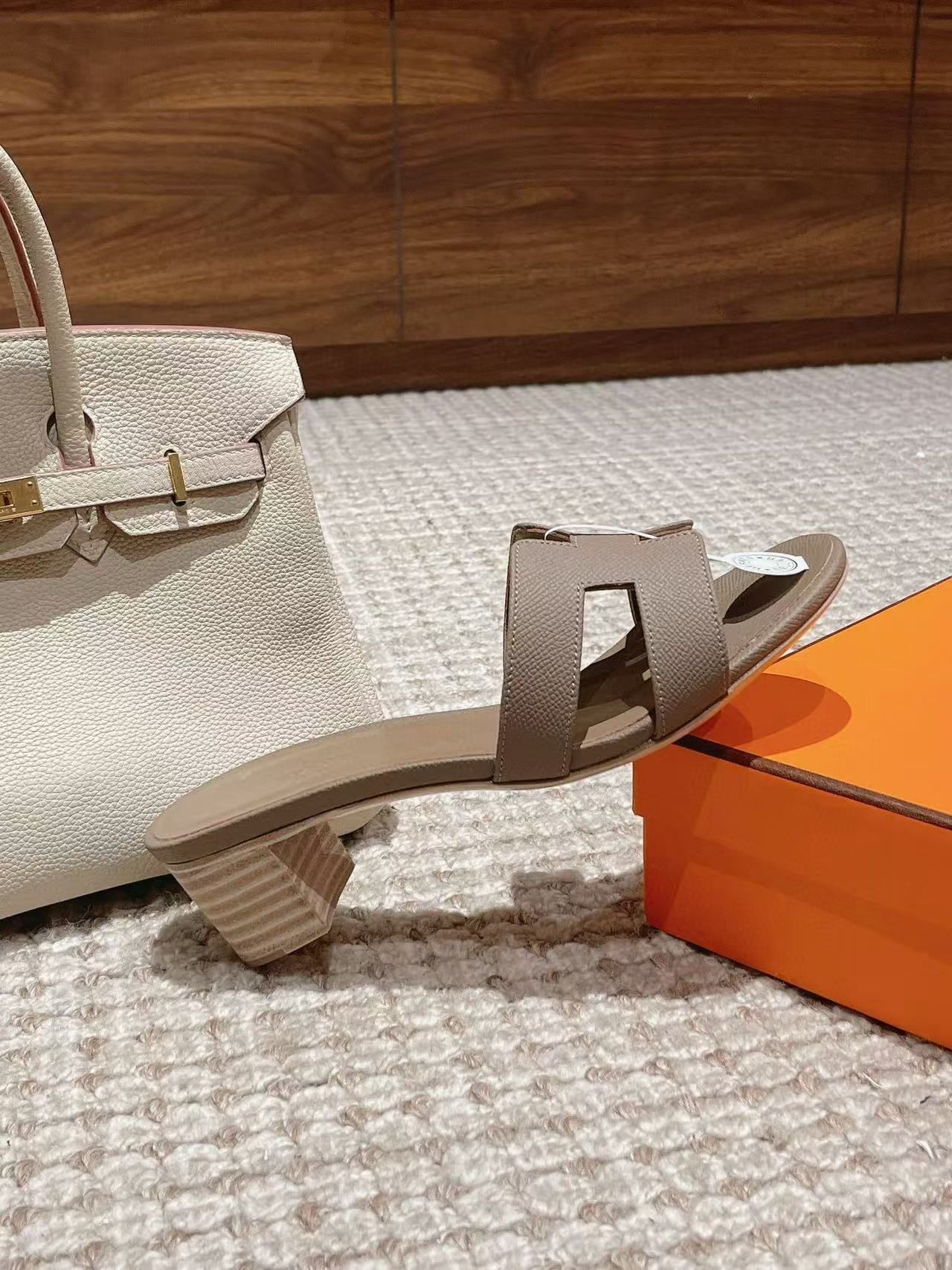 UA Hermès Oasis sandal