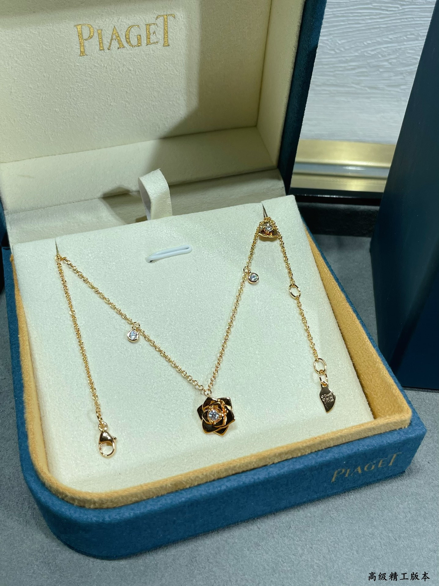 Piaget polished gold flower Necklace