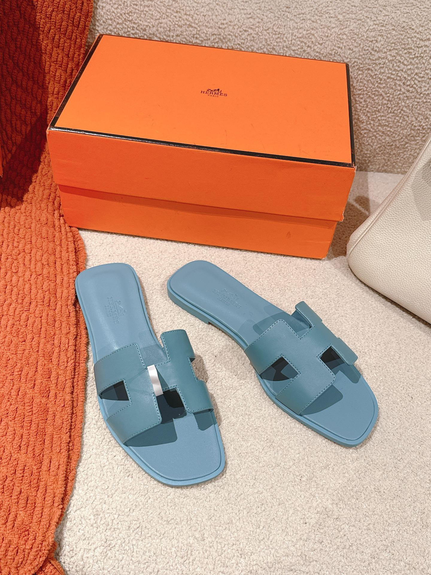 UA Hermès Oran sandal