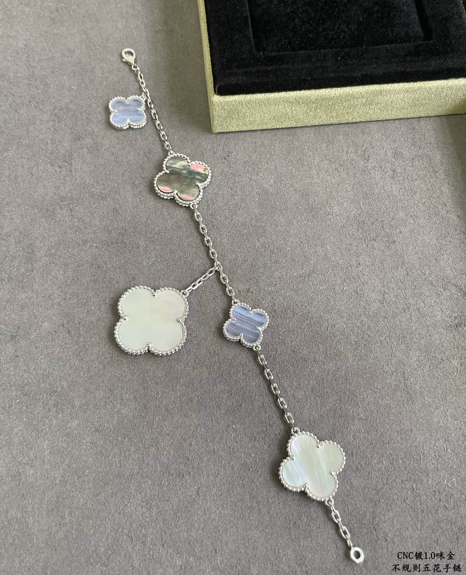 V*N CL*F & arpels irregular five-leaf clover bracelet