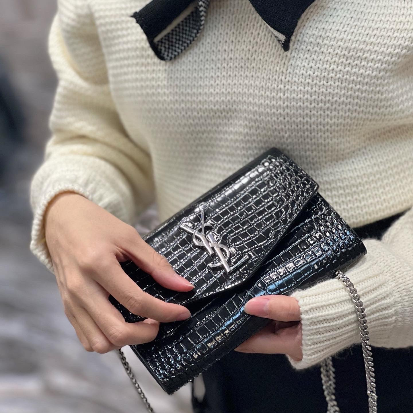 UPTOWN CHAIN WALLET IN CROCODILE-EMBOSSED SHINY LEATHER