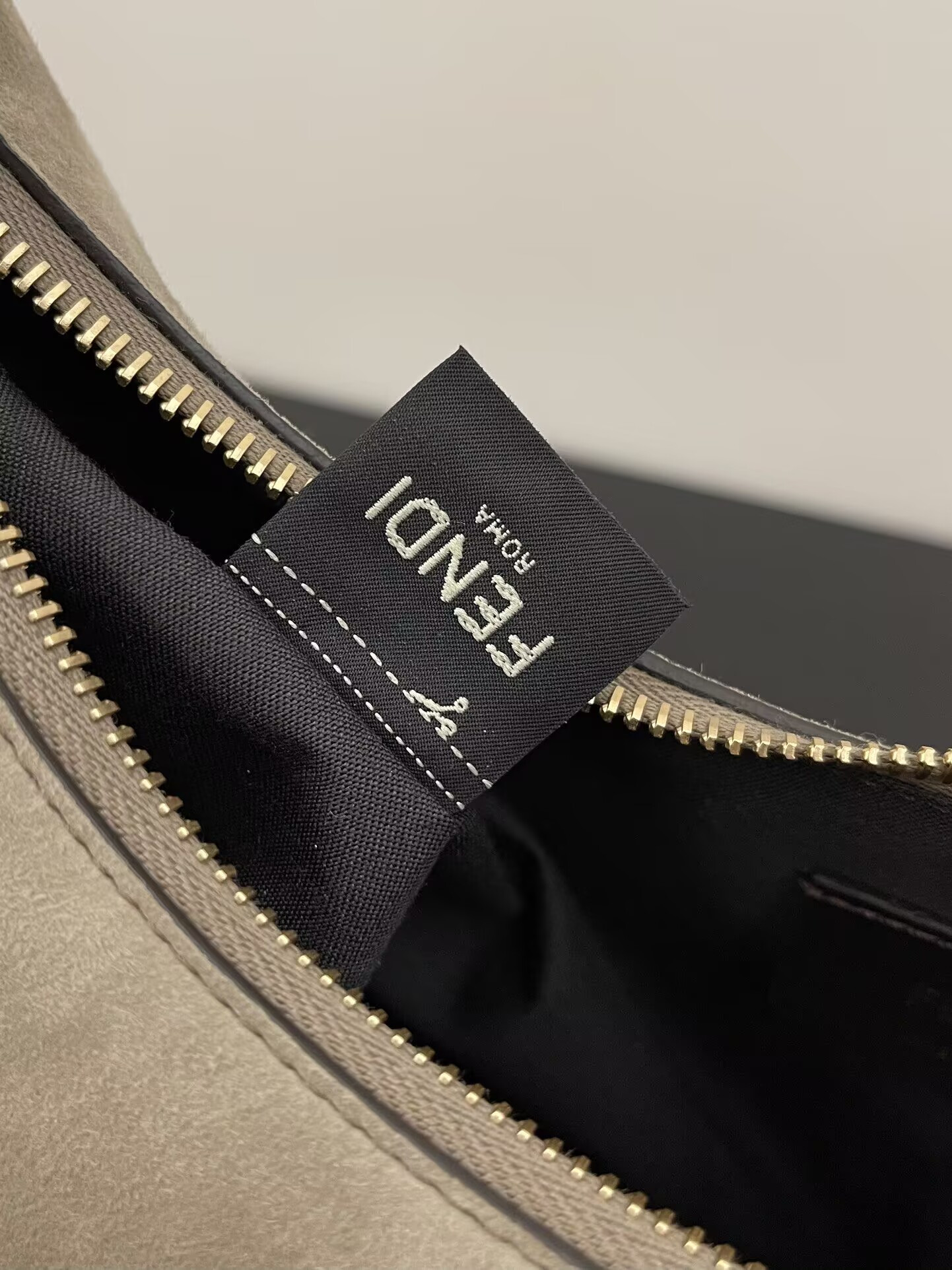 F**di graphy   icon 29x24.5x10cm