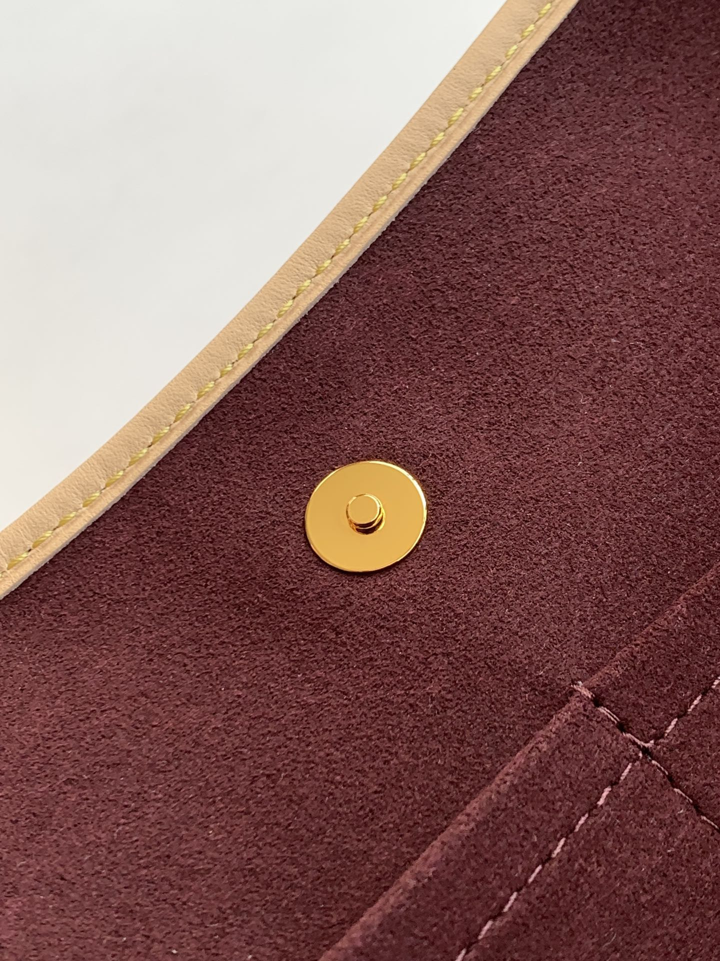 LV Again M25877 53x30x15.5cm