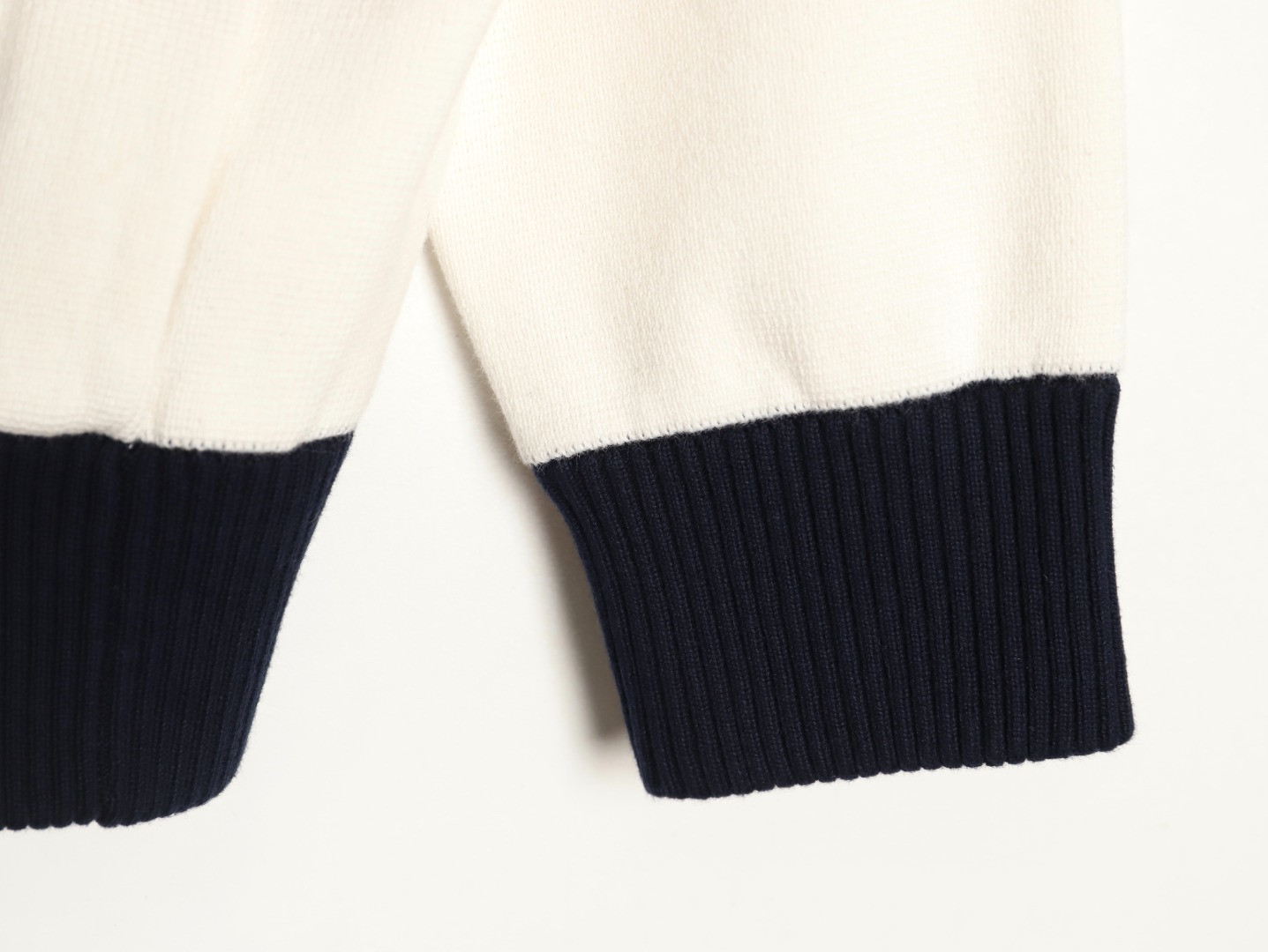 l0*is V*t0n lv sweaters coats