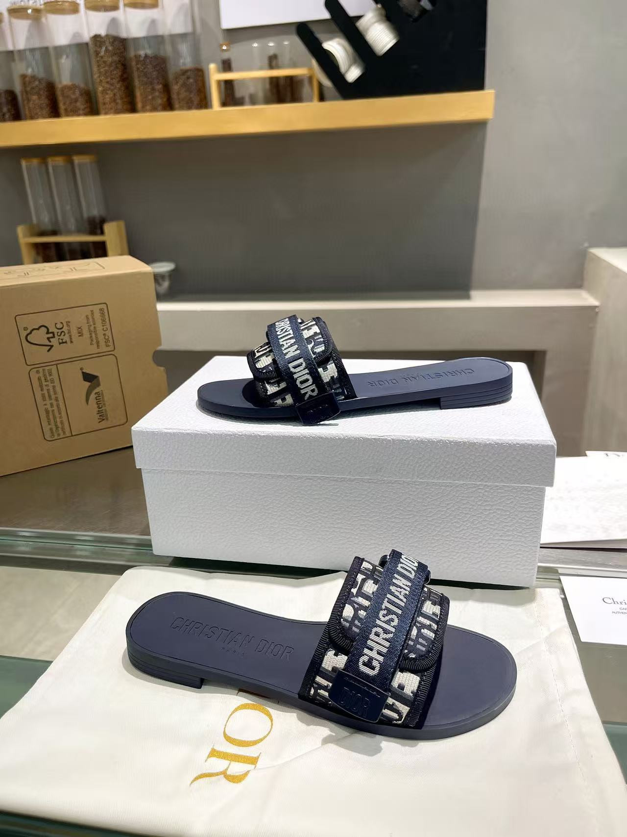 UA Dio(r)evolution Slide