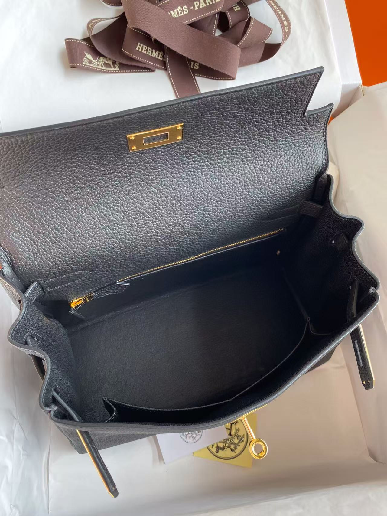HERMÈS Kelly Gold-tone Hardware 25 28