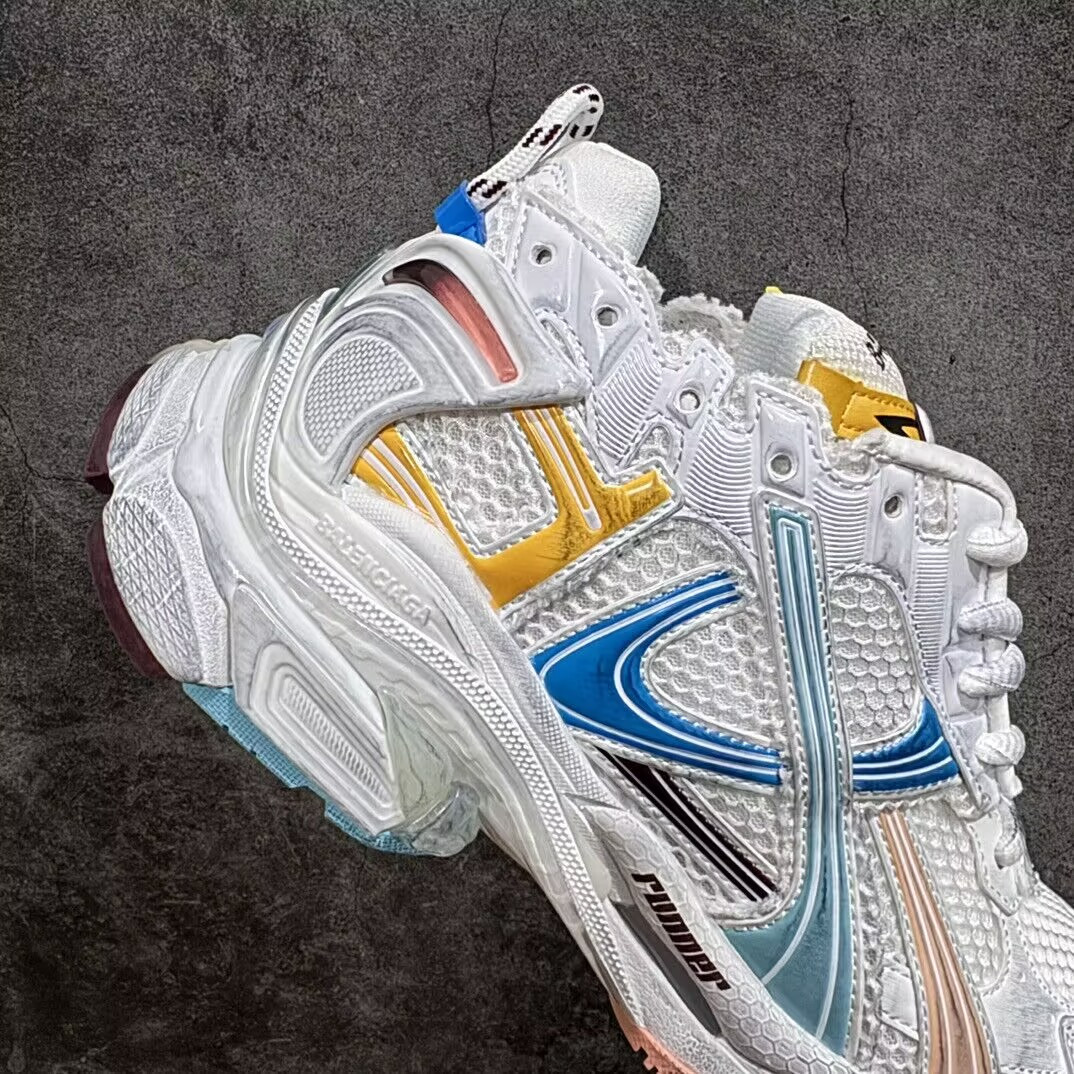 ua Ba*len*cia*ga runner sneaker