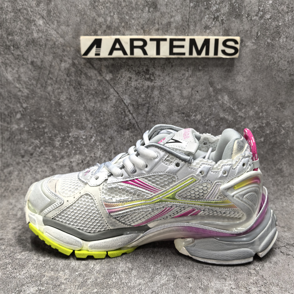 ua Ba*len*cia*ga runner sneaker