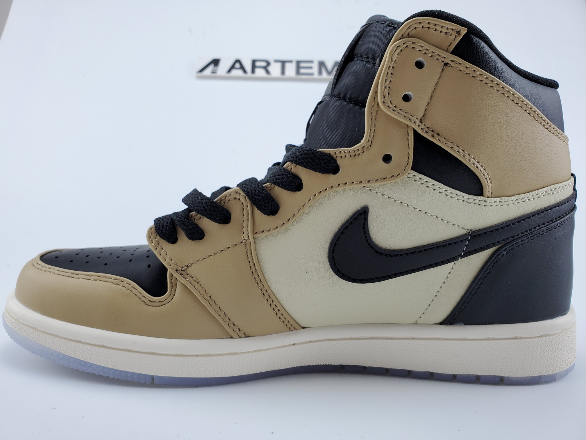 Air Jordan 1 Retro High Black Mushroom