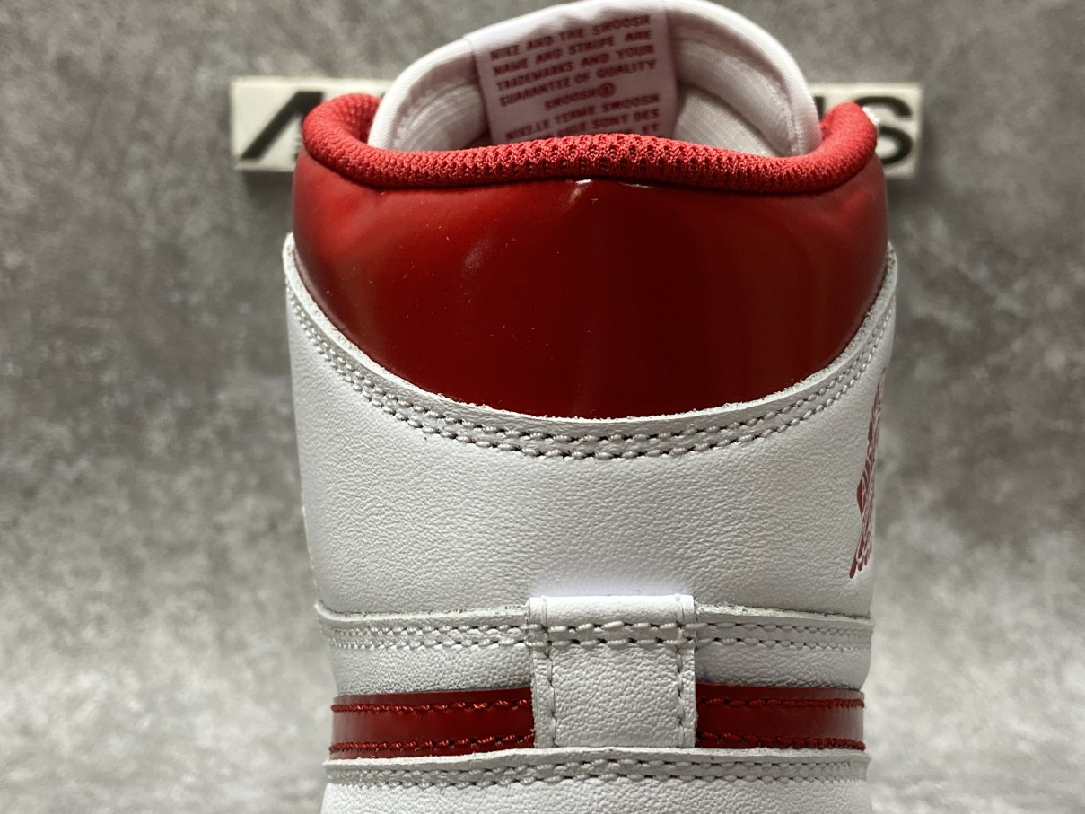 Air Jordan 1 Retro High Metallic Red