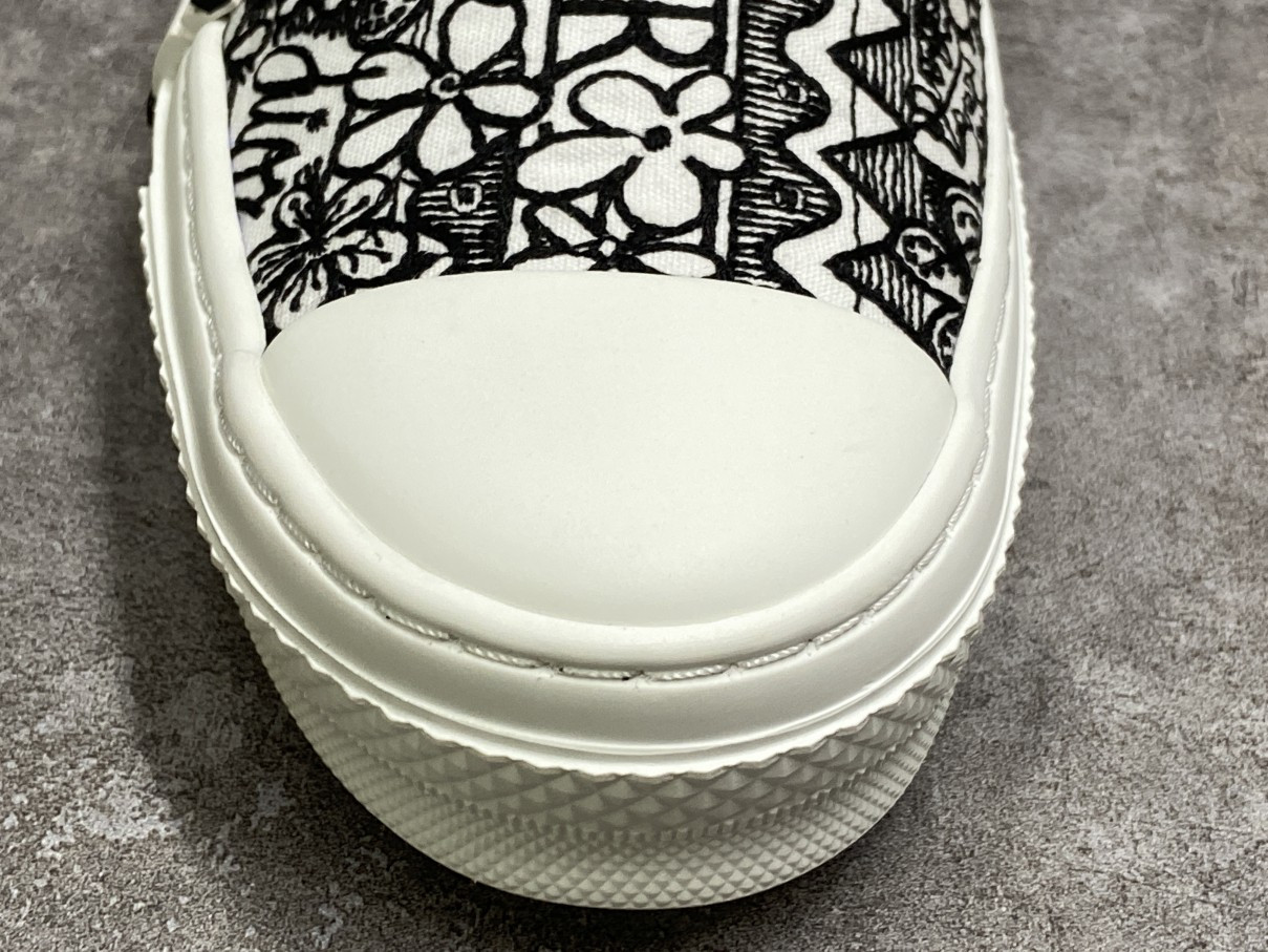 D*or and shawn b23 slip on black white embroidery