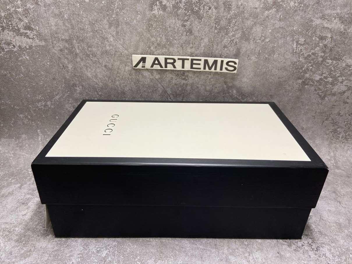 G*u*i rhyton logo ivory