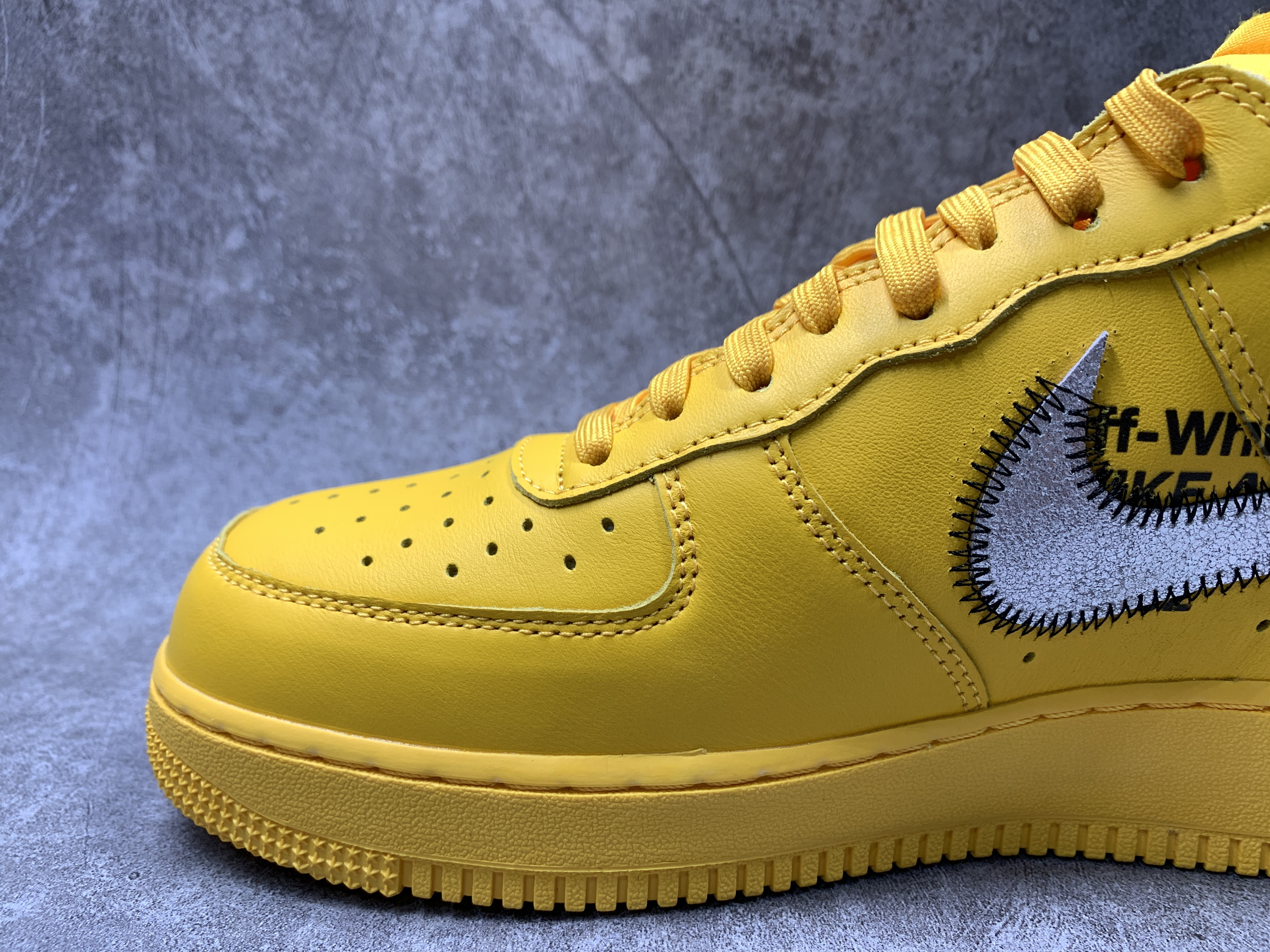 Air Force 1 x Off-White Low University Gold