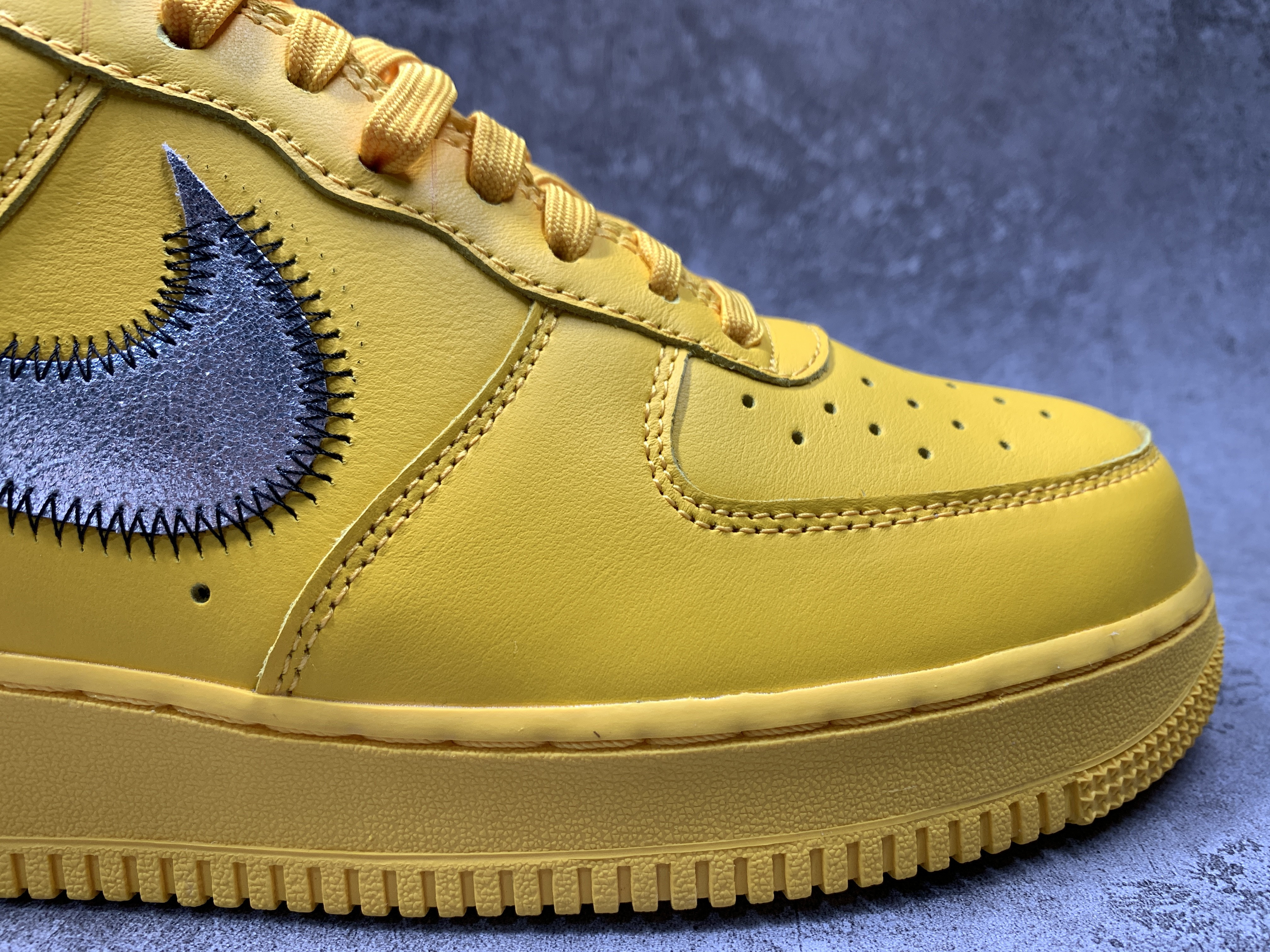 Air Force 1 x Off-White Low University Gold