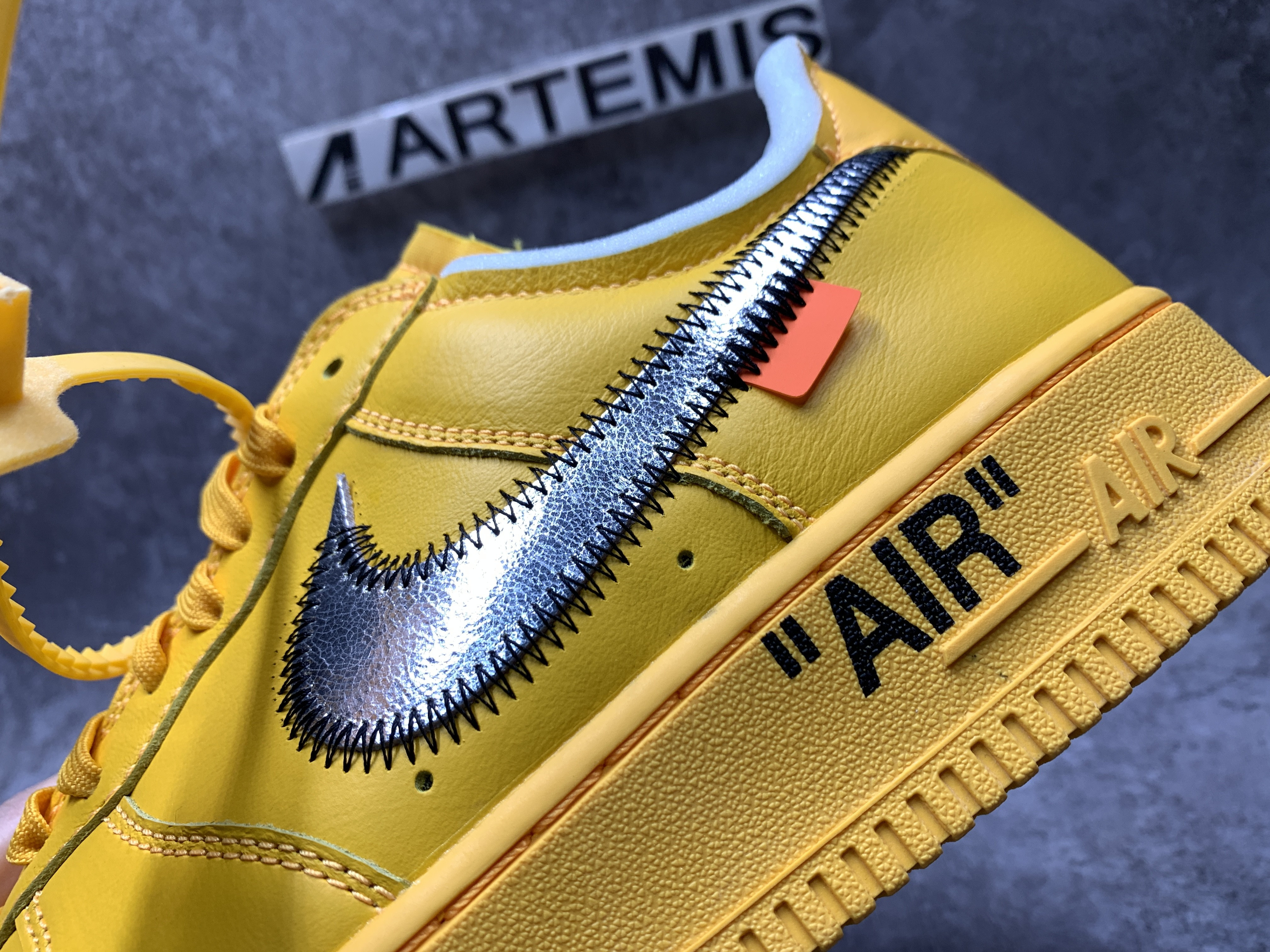 Air Force 1 x Off-White Low University Gold