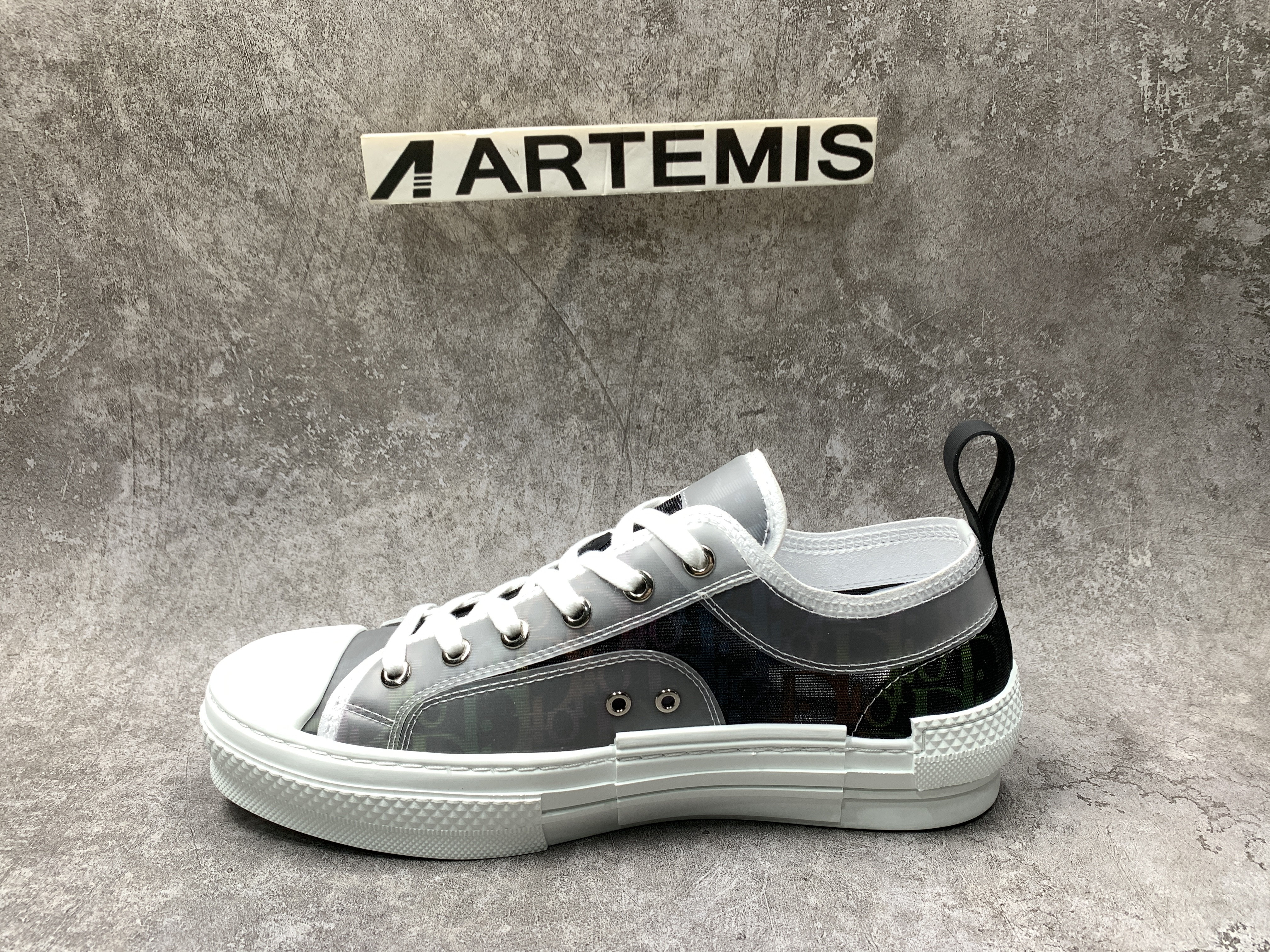 D*or b23 low blue black