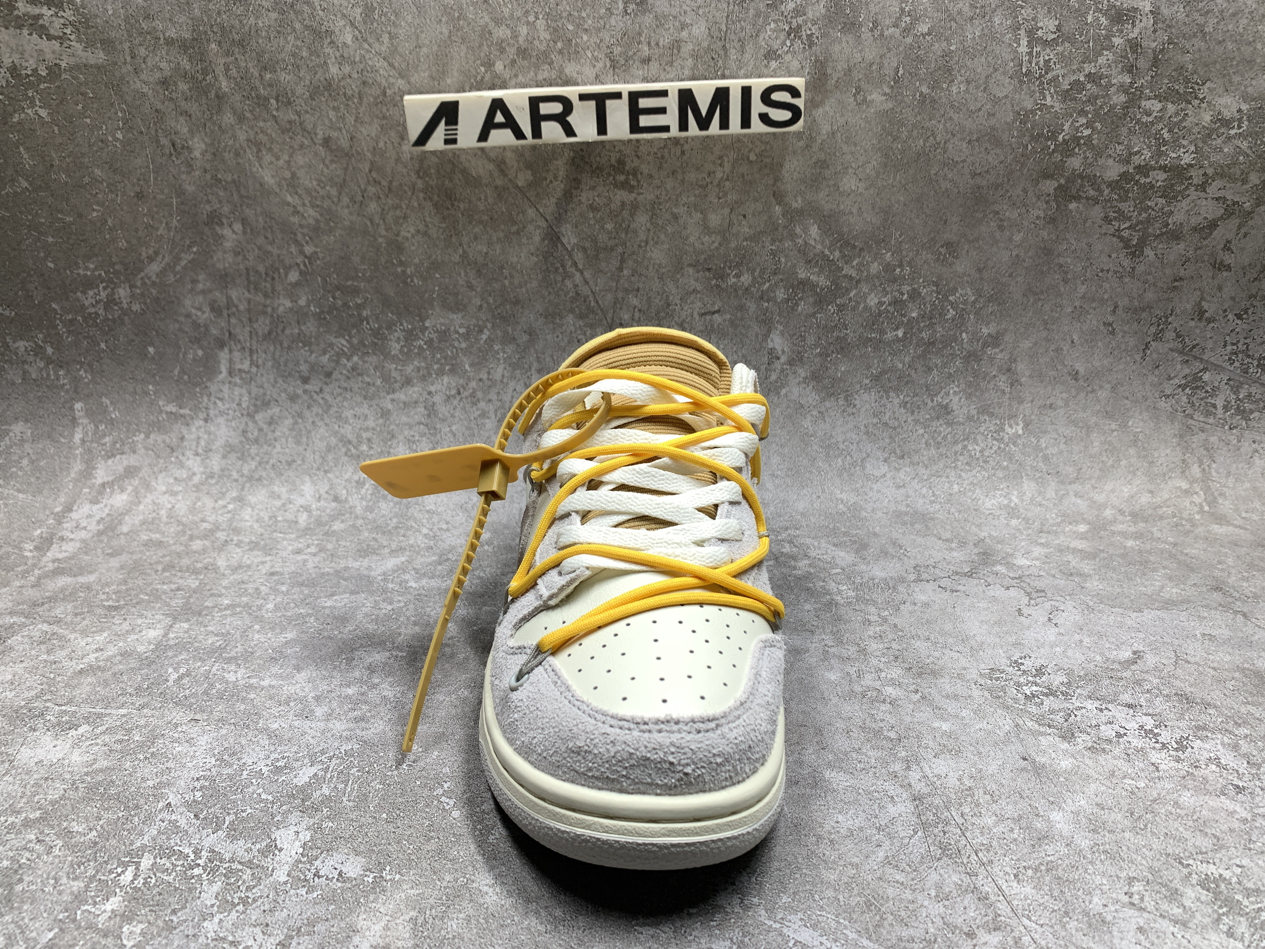 Off-White x Dunk Low Lot 39 of 50