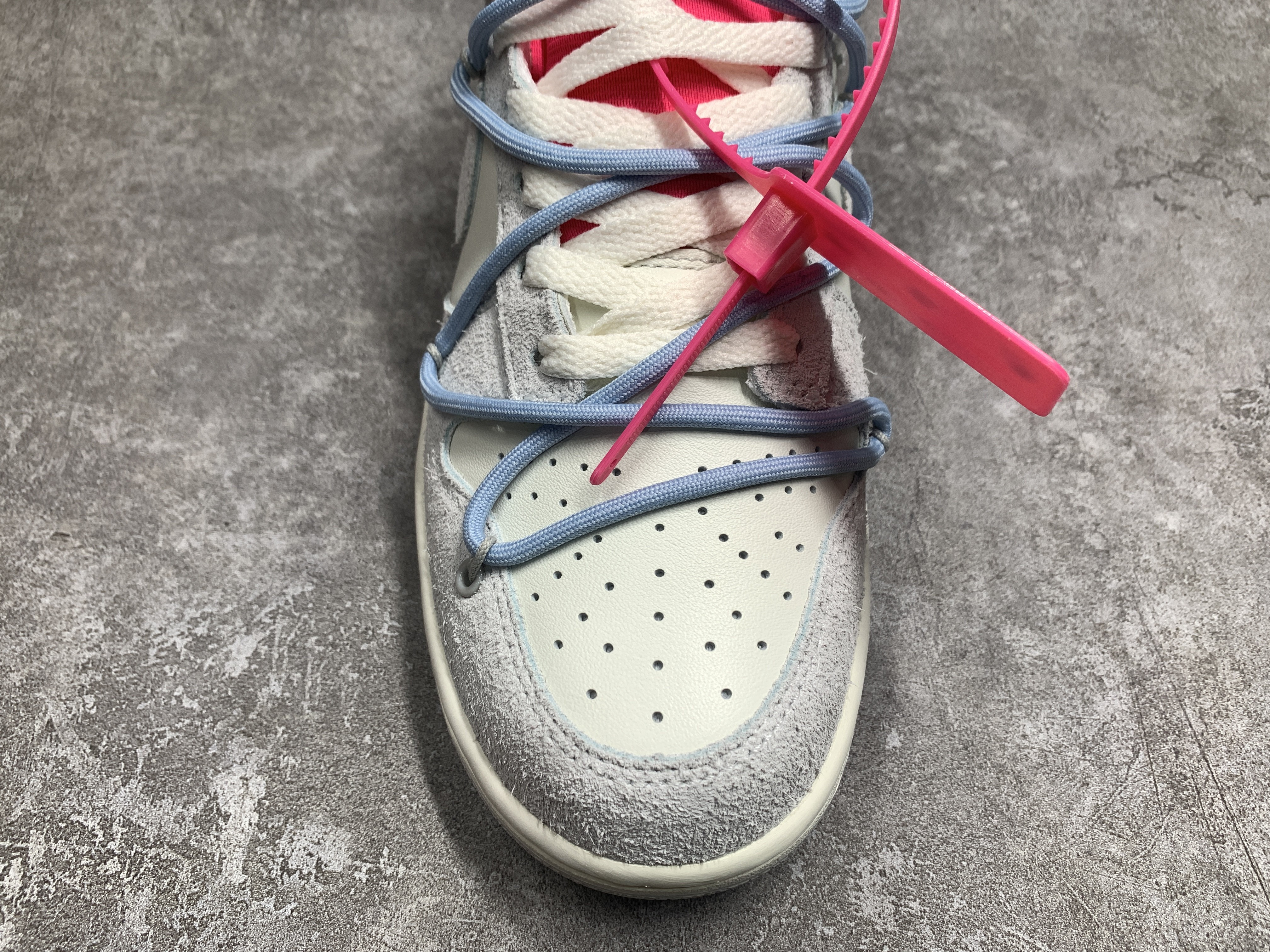 Off-White x Dunk Low Lot 38 of 50