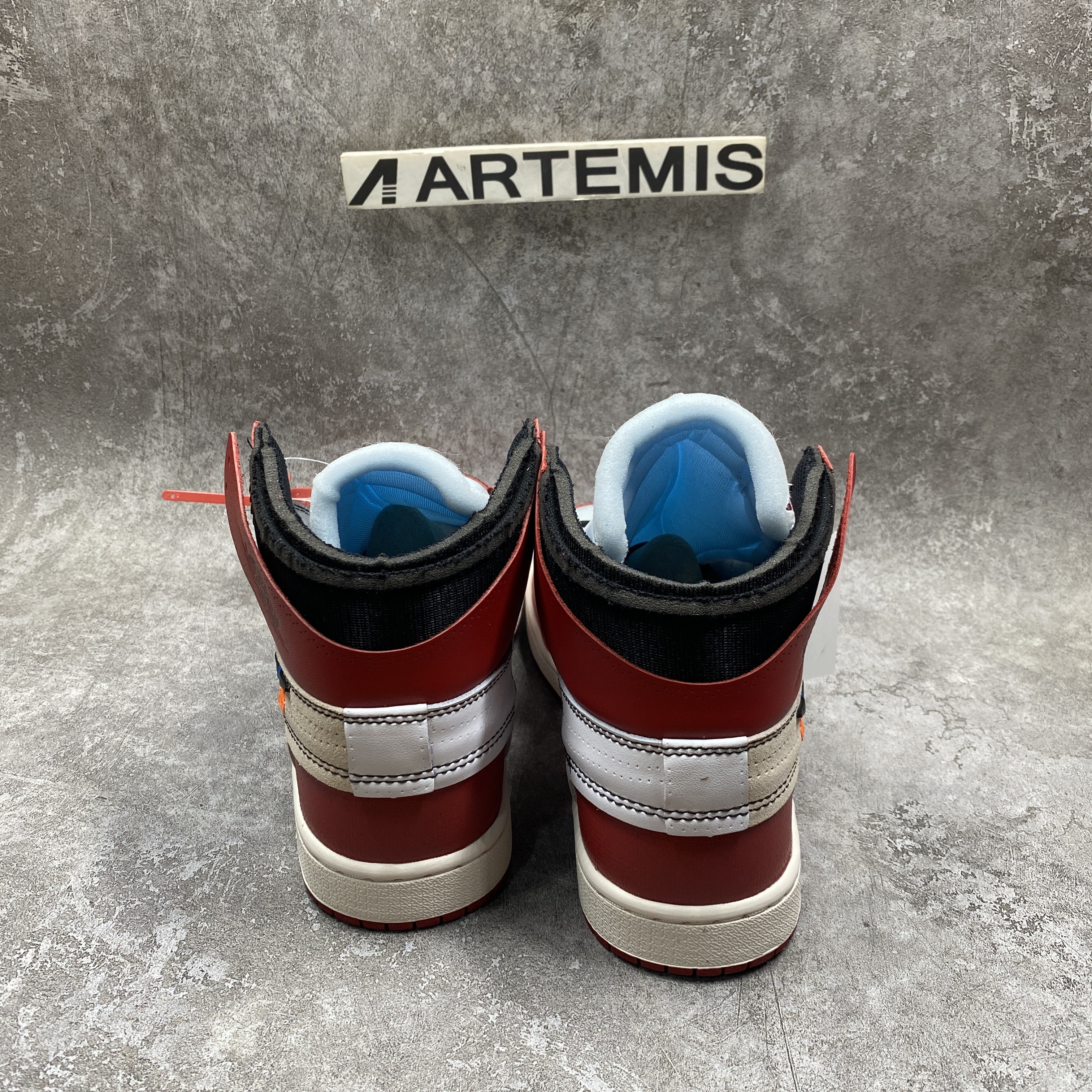 Air Jordan 1 Retro High Off-White Chicago