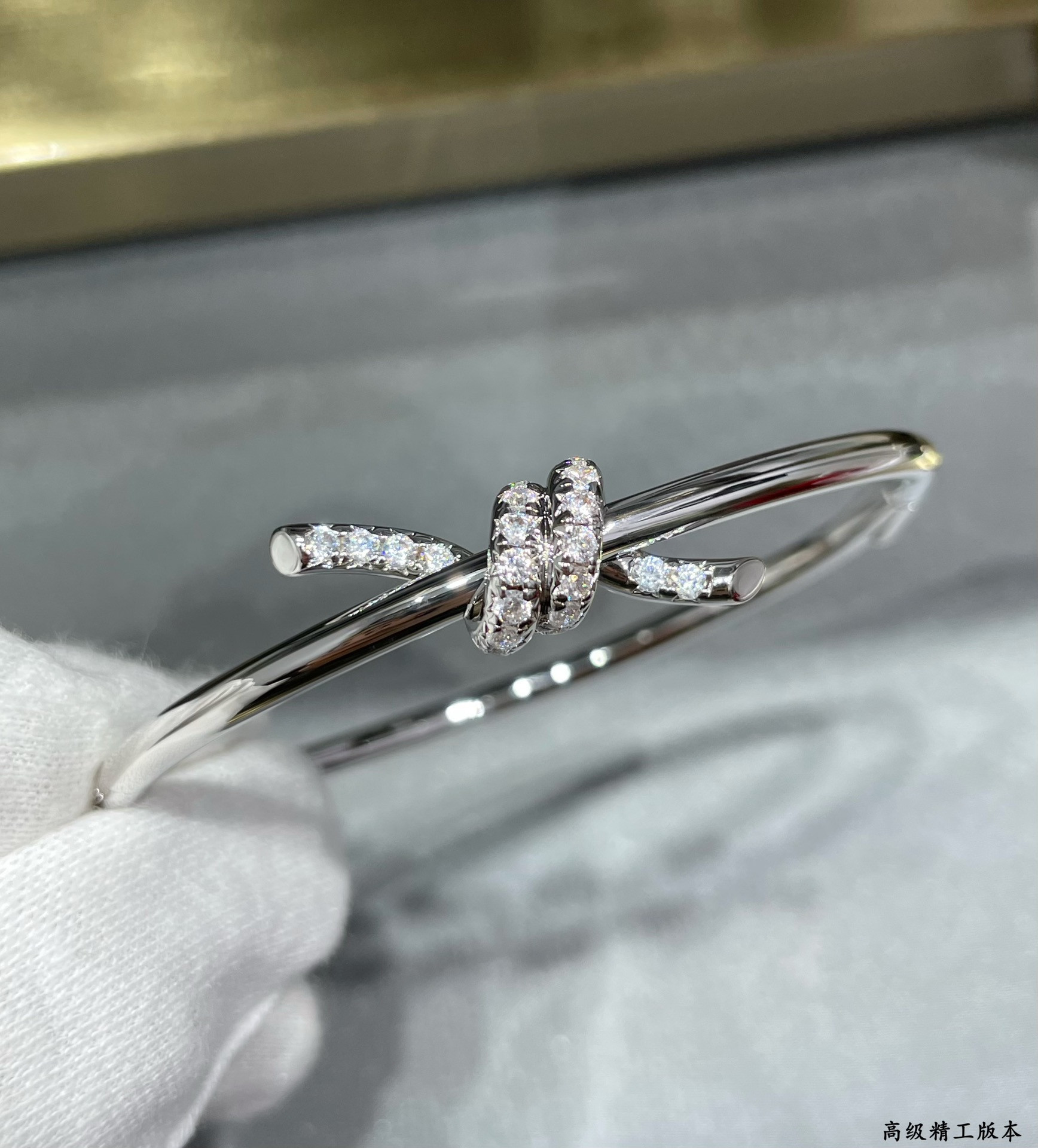 t*f*ny & co. knot Di*m*nd half circle bracelet