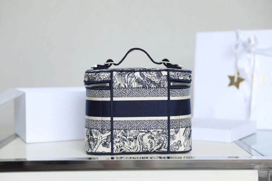 D*or travel make up bag