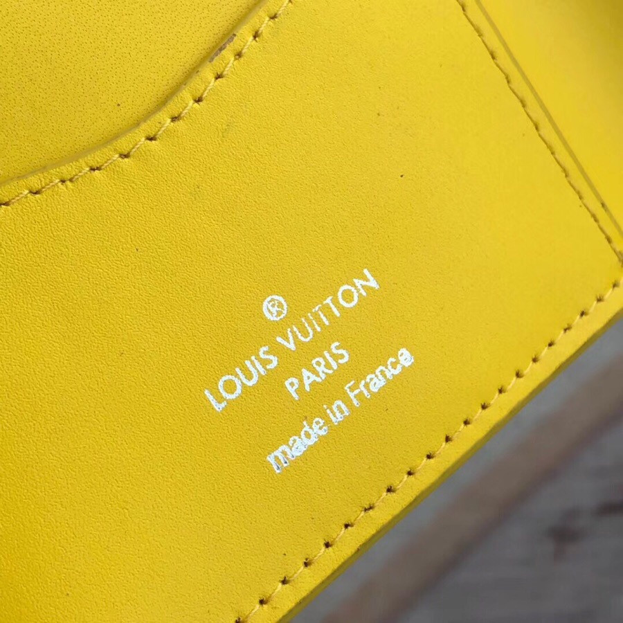 LV Passport cover  Size:10*14*2.5cm
