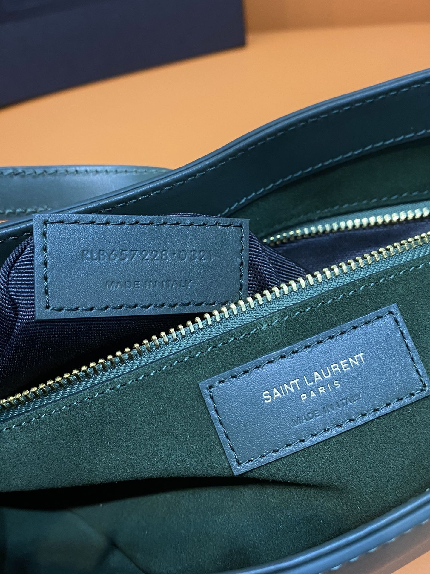 Y*L le 5 À 7 in smooth leather vert fonce  23 x 16 x 6.5 cm