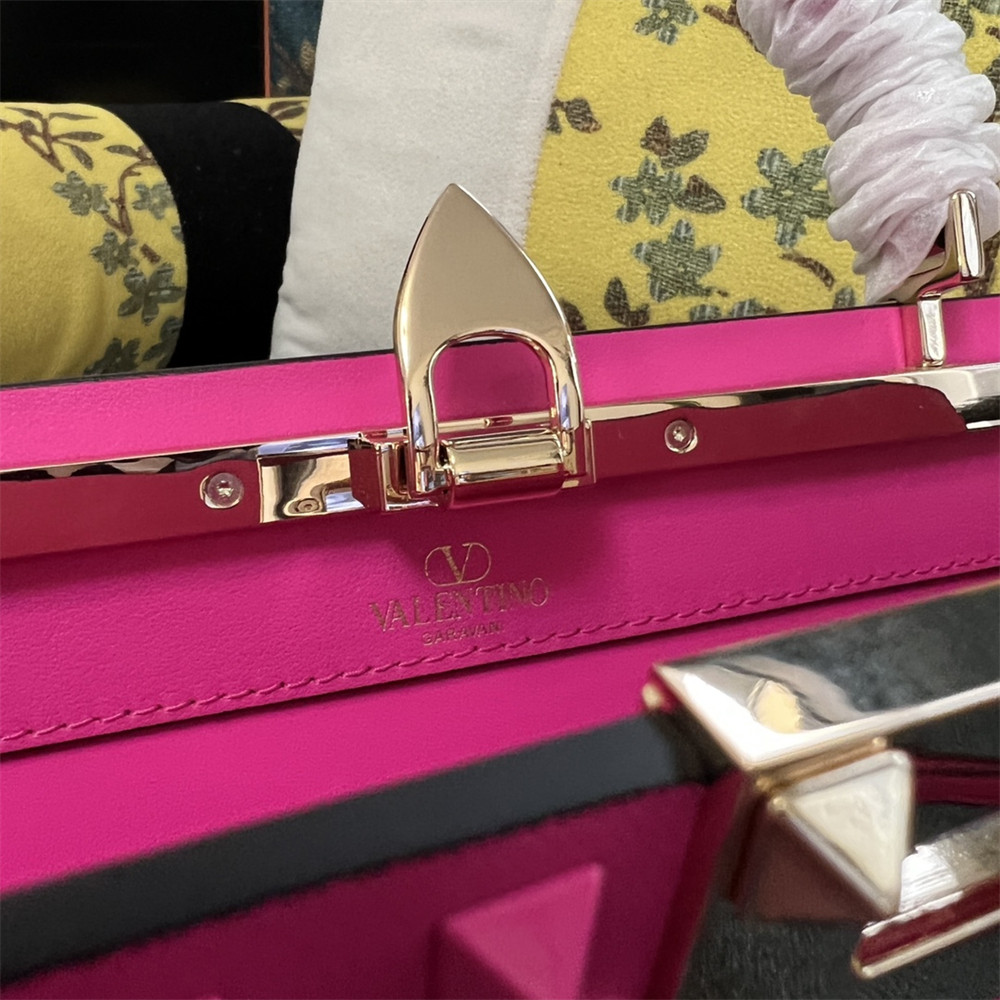 VALENTINO GARAVANI ROCKSTUD23 smooth calfskin handbag