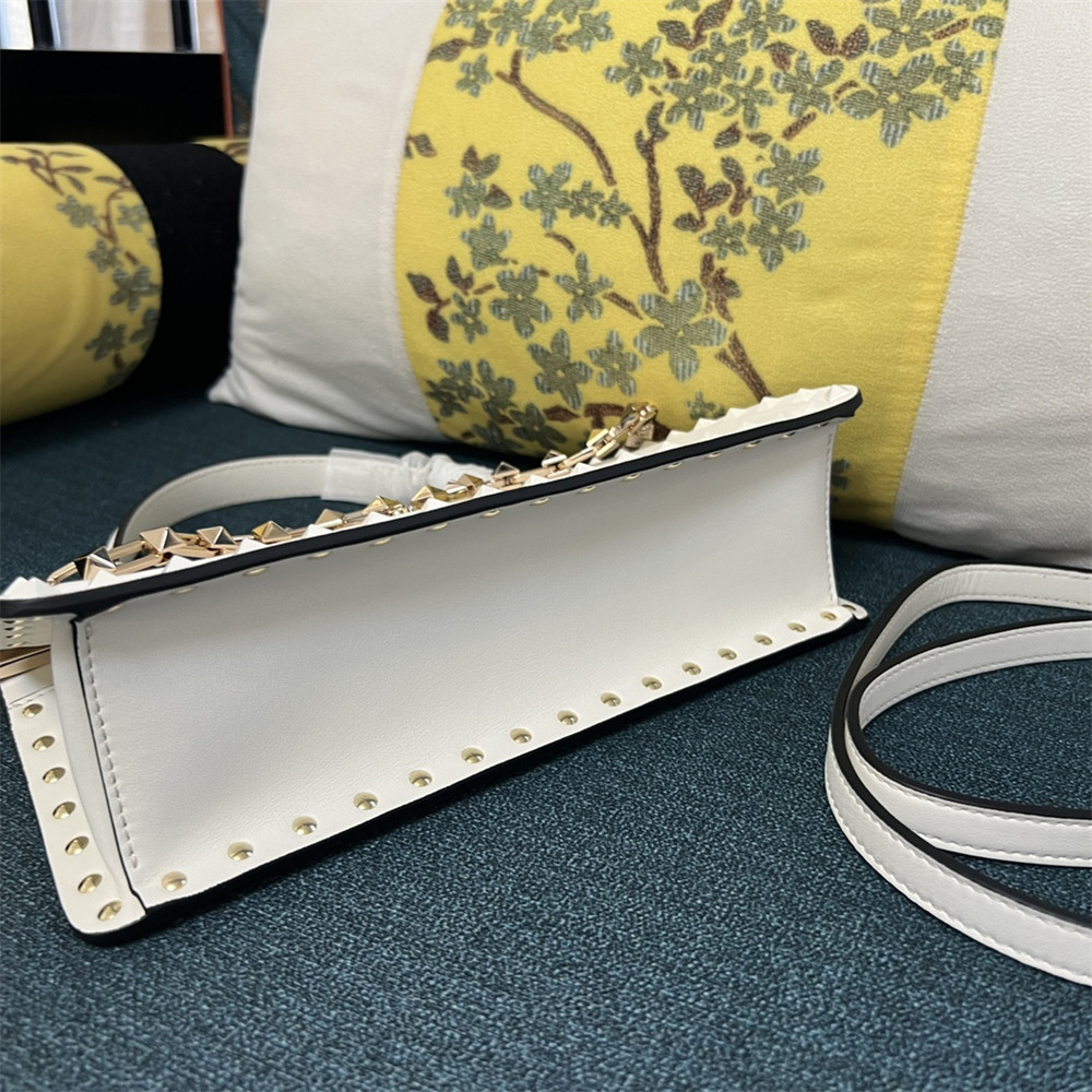 VALENTINO GARAVANI ROCKSTUD23 smooth calfskin handbag white