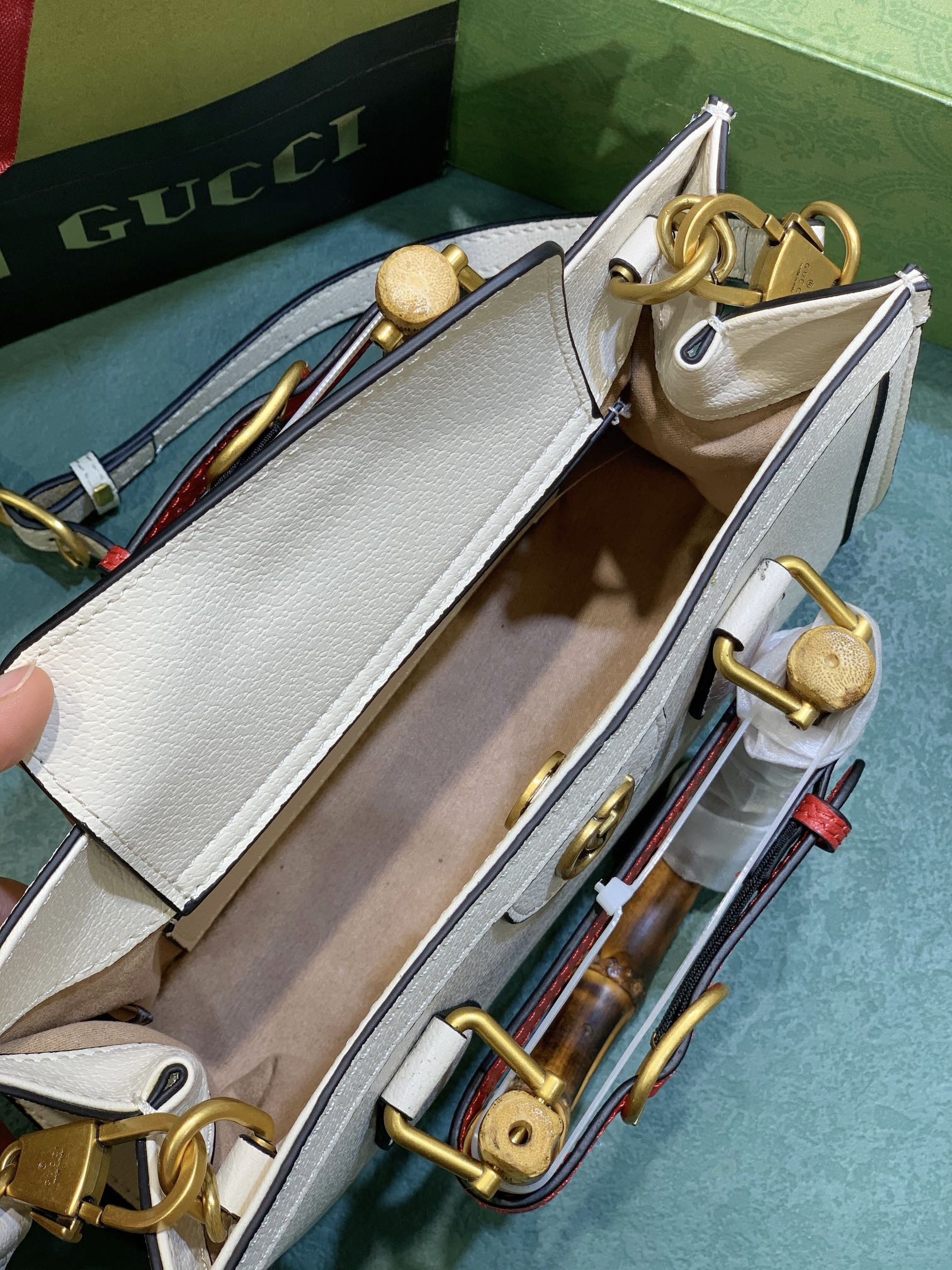 G*u*i diana small shoulder bag white 25w x 16h x 9d cm