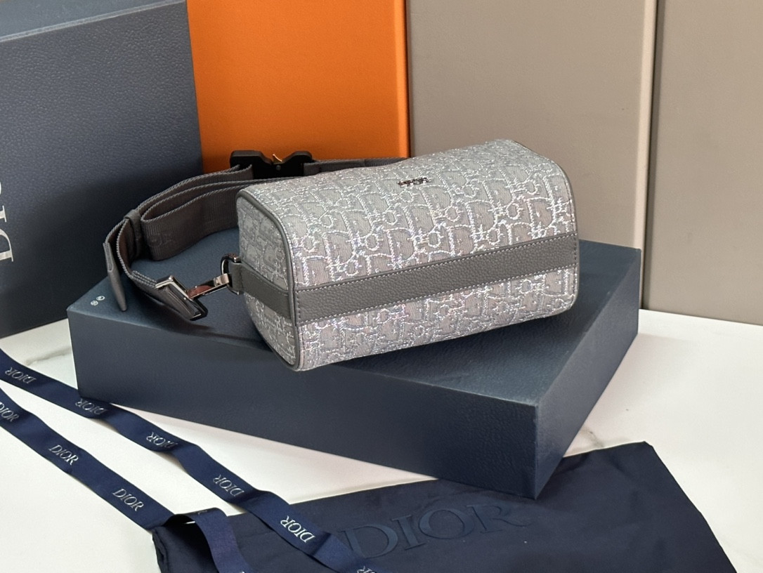 D*or lingot toiletry bag gray white oblique mirage technical fabric 8.5 x 5 x 4 inches