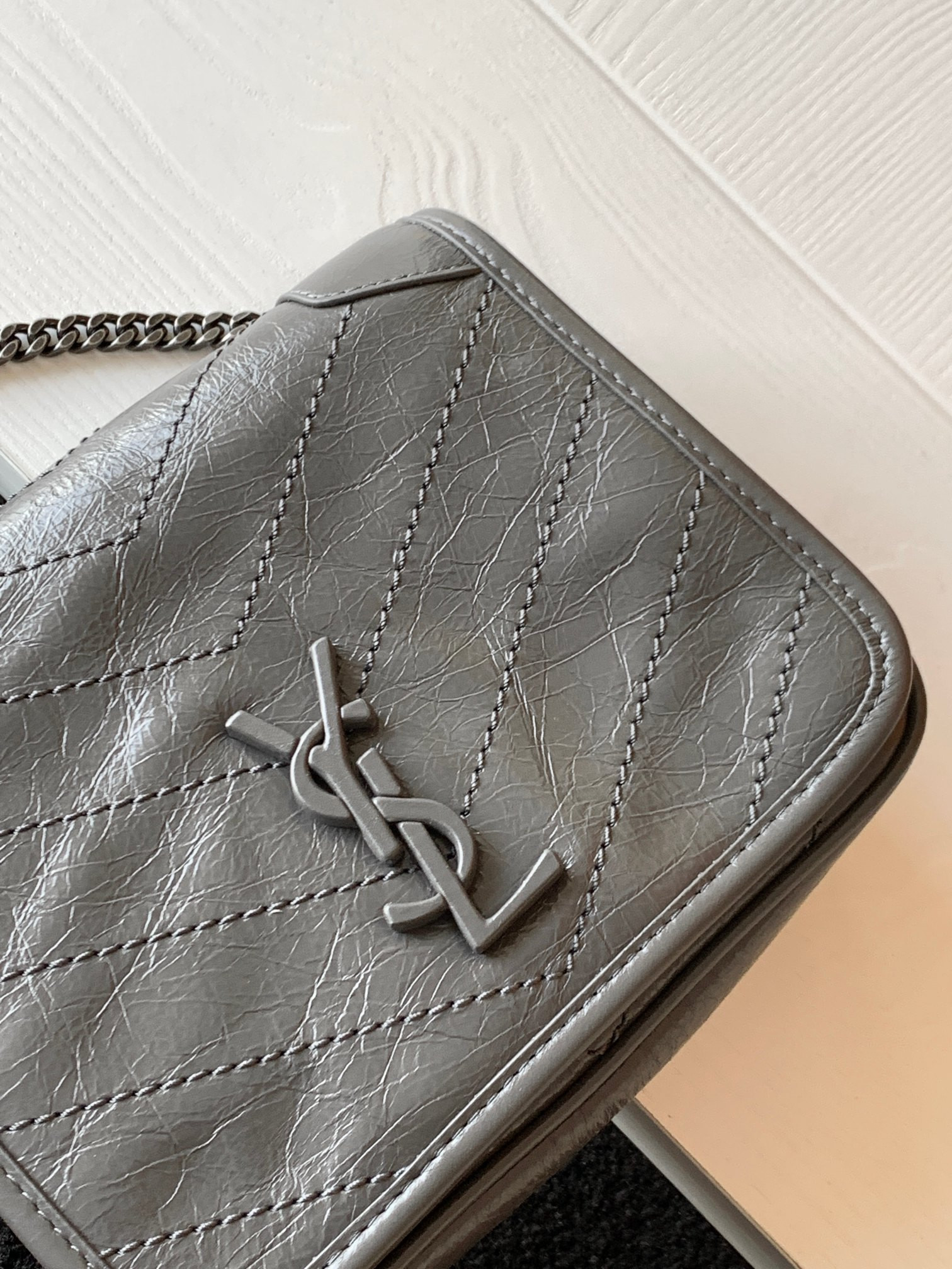 Y*L niki chain wallet in shiny leather gray 19 x 15 x 6 cm
