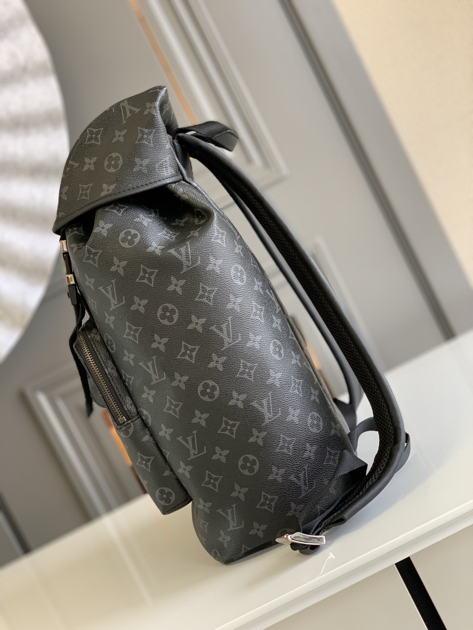 LV M43422 22 x 44 x 15 CM