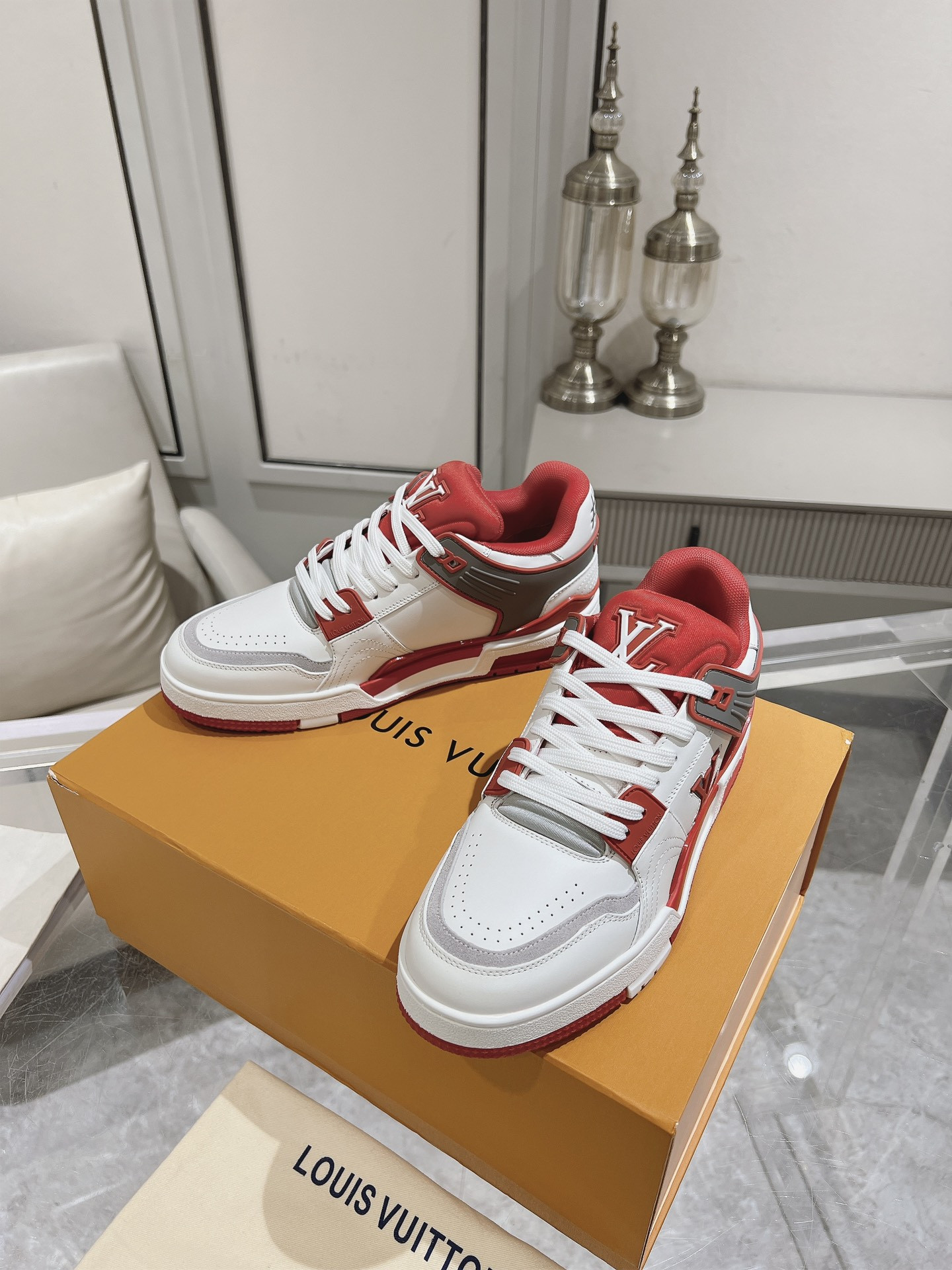 UA LV Trainer Sneaker