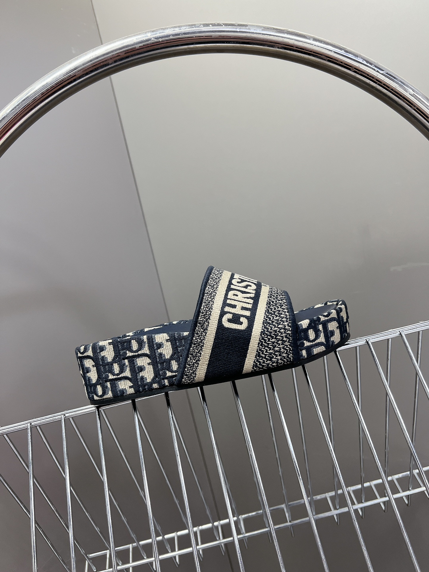 ua D*or platform sandals