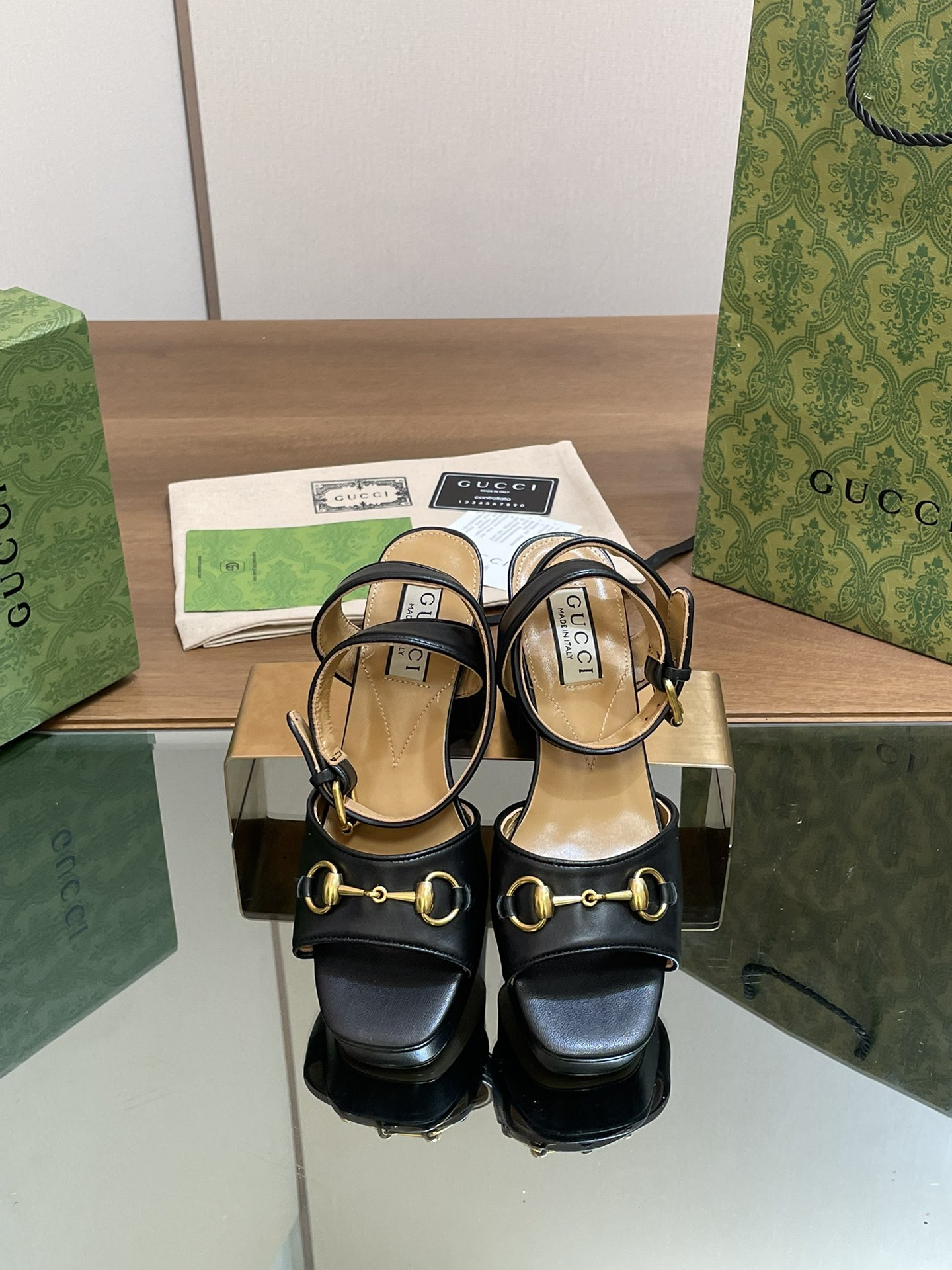 ua G*u*i horsebit platform sandal